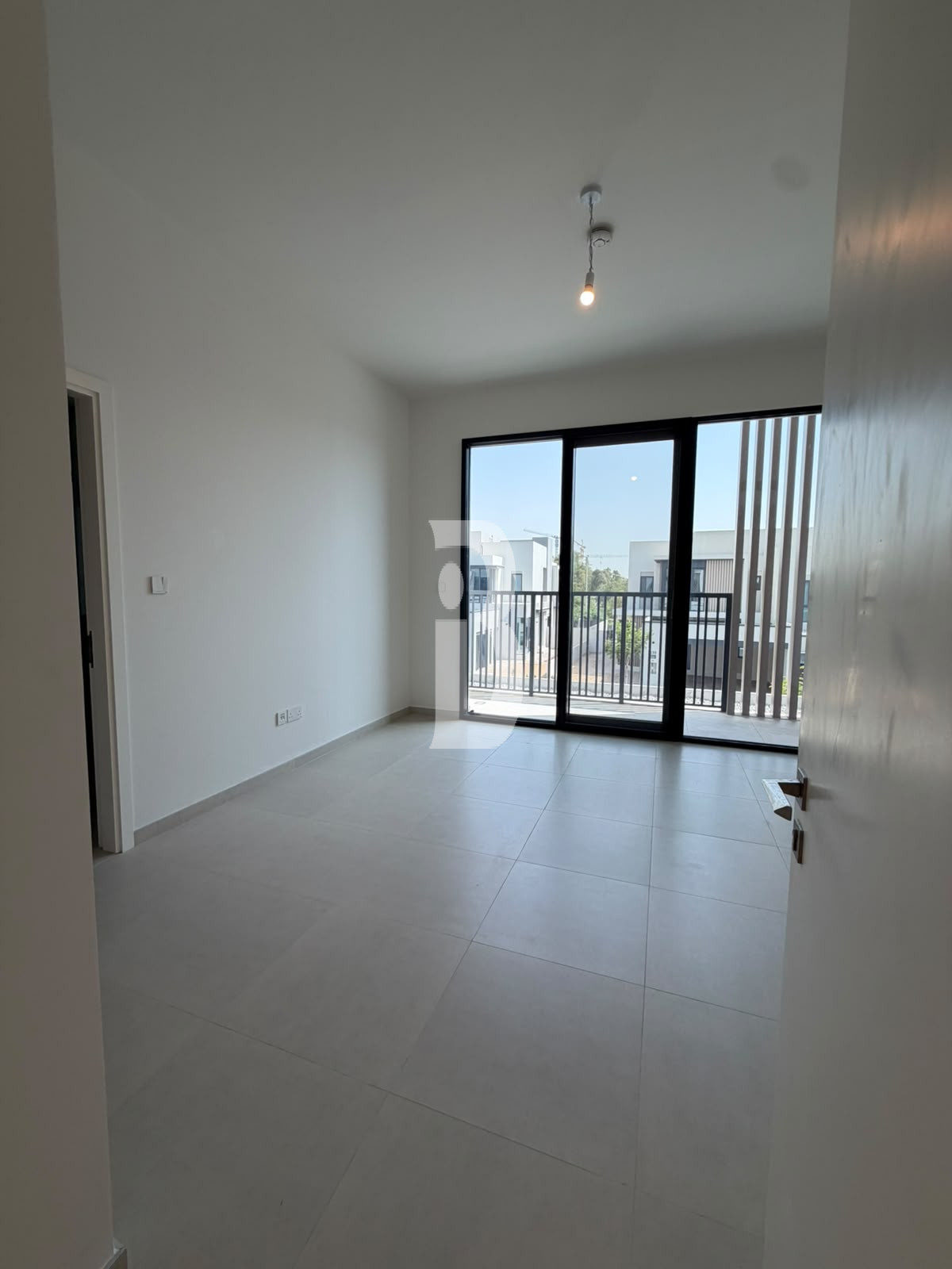 BRAND NEW| CLOSED KITCHEN| MIDDLE CORNER UNIT | VIEWING AVAILABLE
