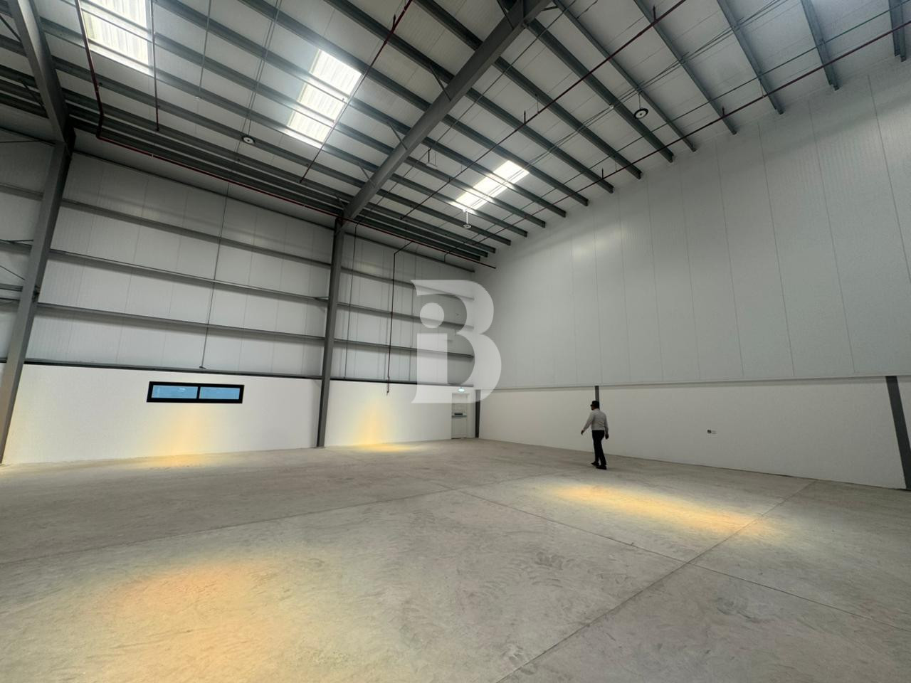 Commercial Building with Large Yard for Rent | DIP | 15,437 Sq Ft