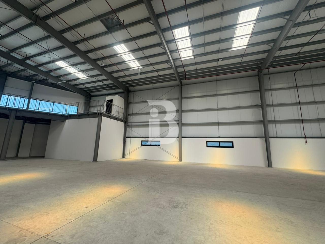 Commercial Building with Large Yard for Rent | DIP | 15,437 Sq Ft