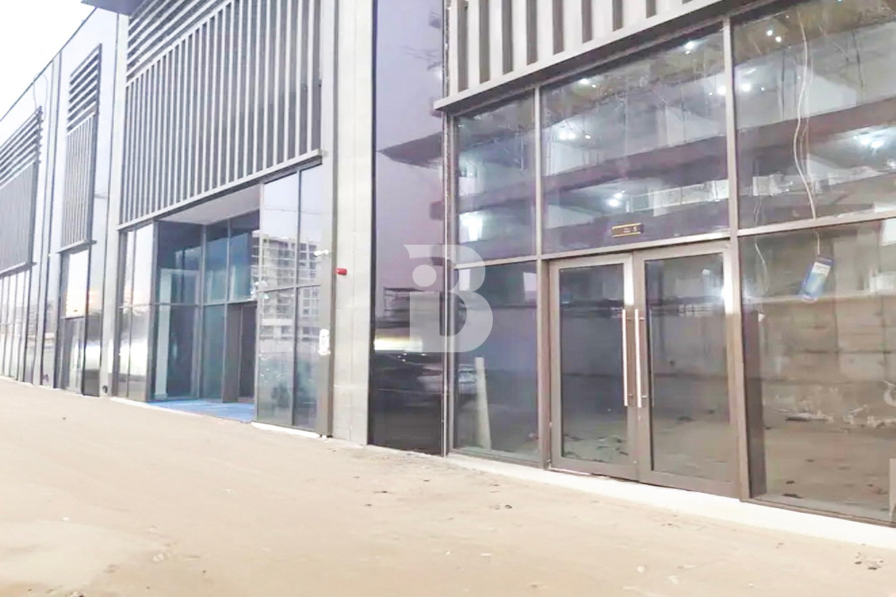 ROAD FACING | FITTED RETAIL | HIGH VISIBILITY