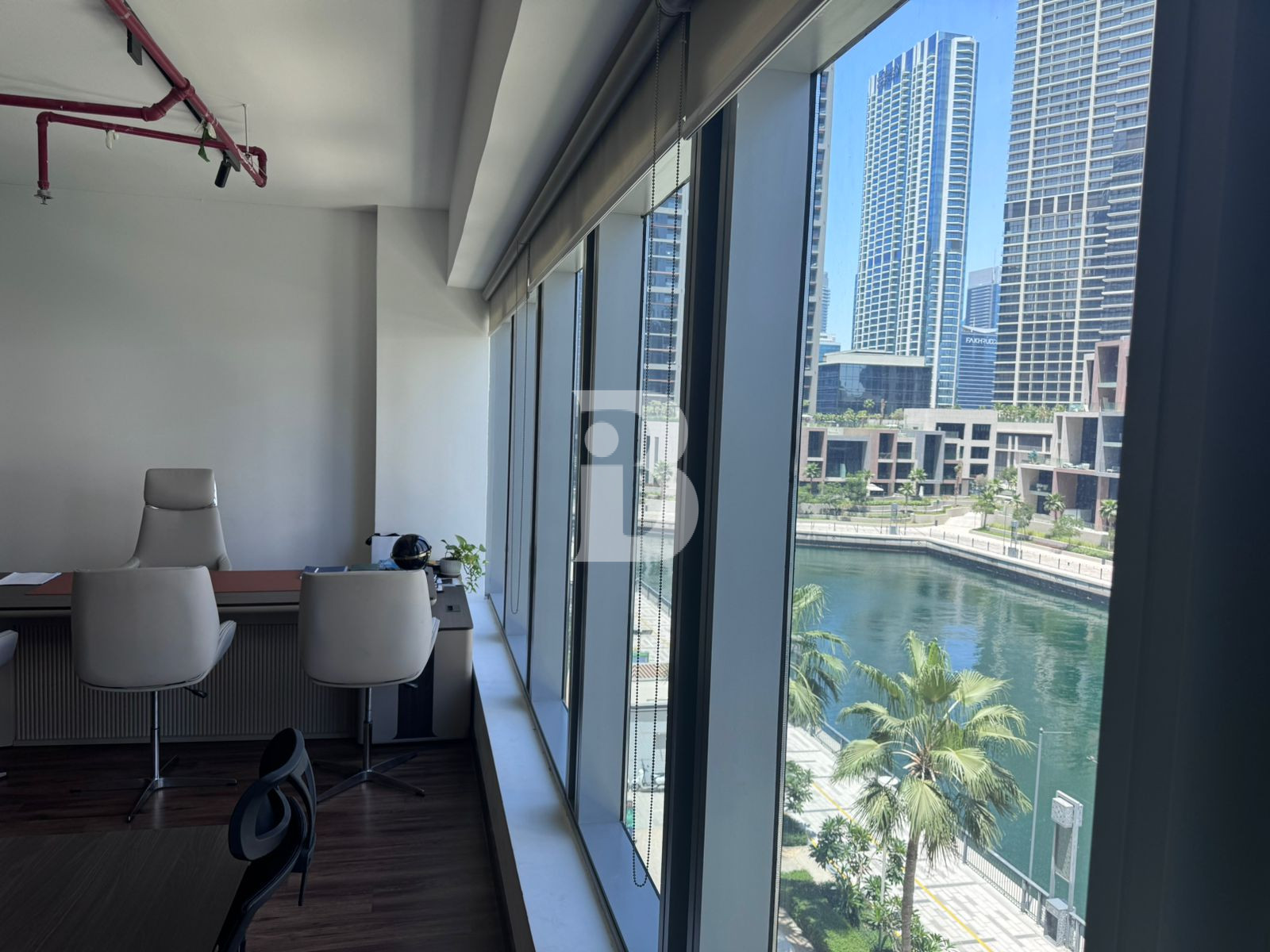 PRIME LOCATION / CANAL VIEW / OPEN SPACE