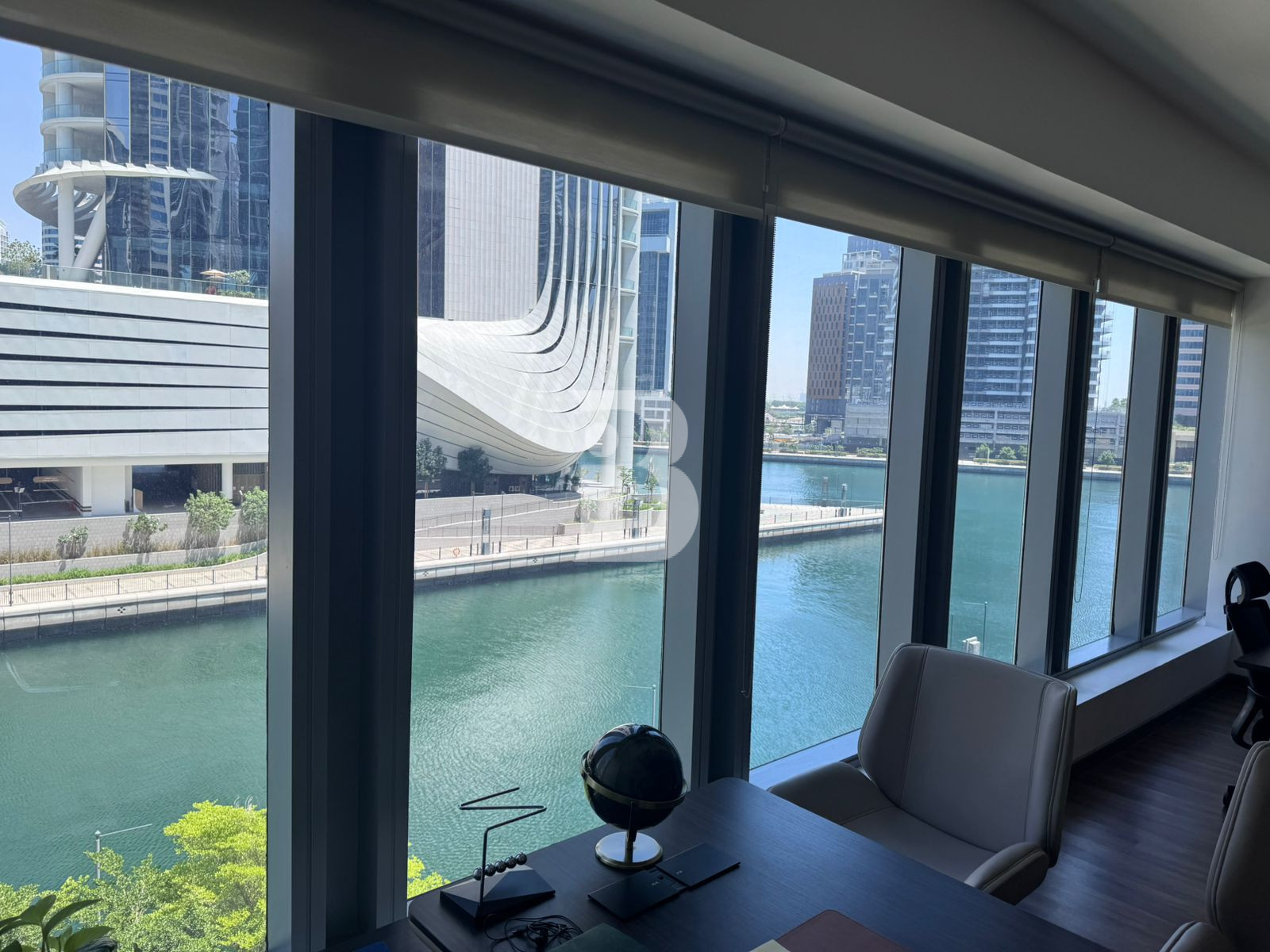 PRIME LOCATION / CANAL VIEW / OPEN SPACE