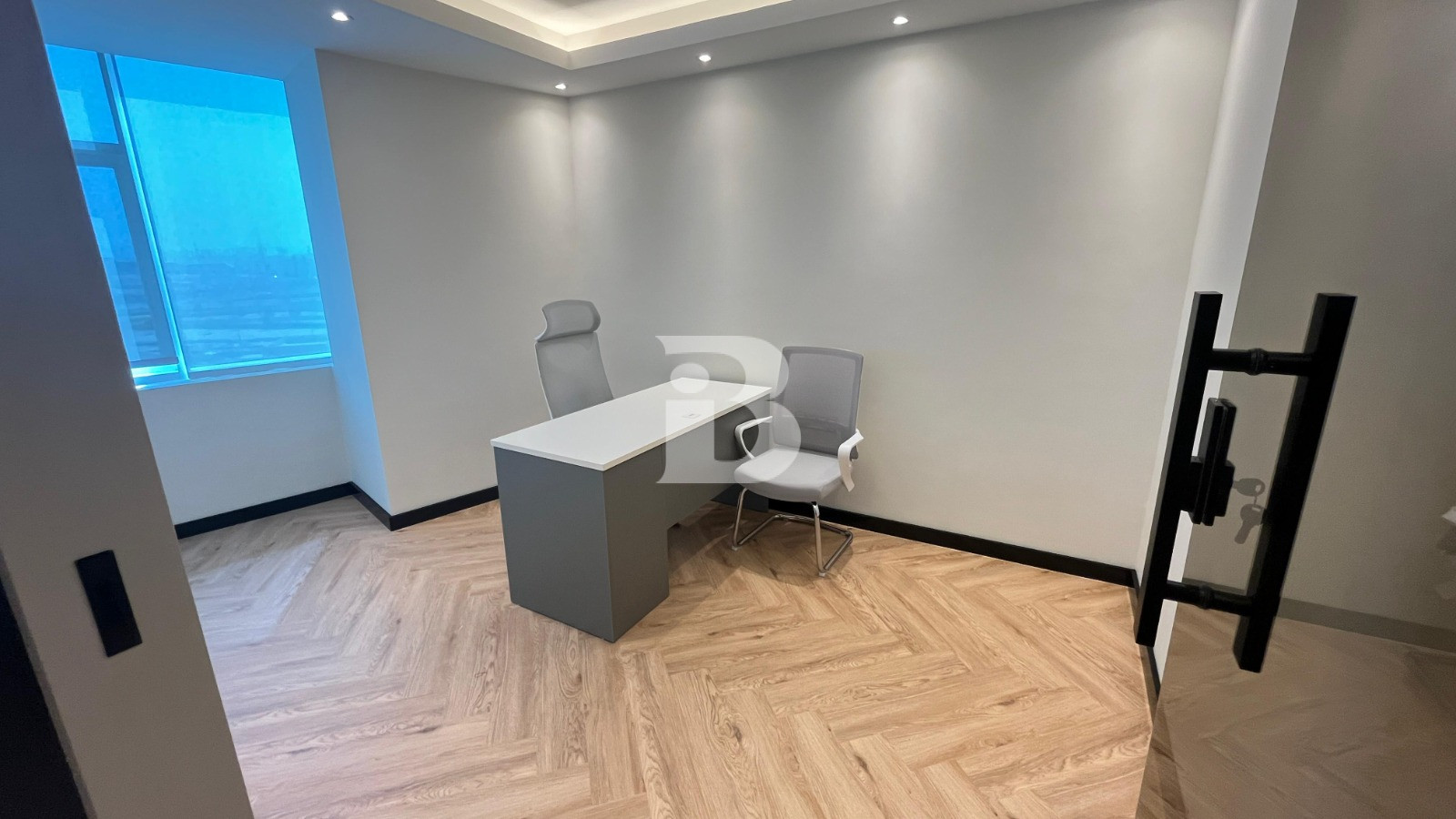 Vacant | Fitted | Canal View | Nice Location