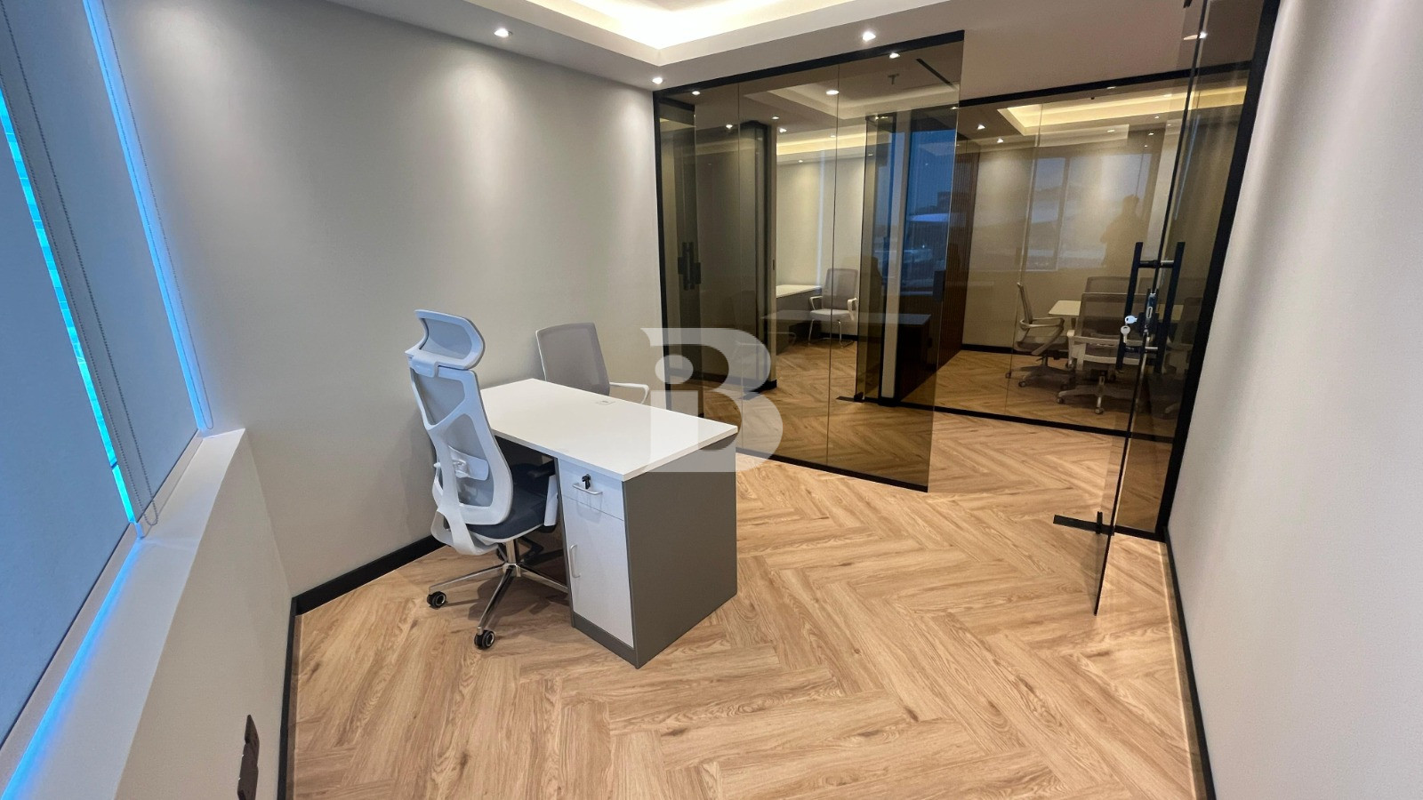 Fitted | Canal View | Vacant