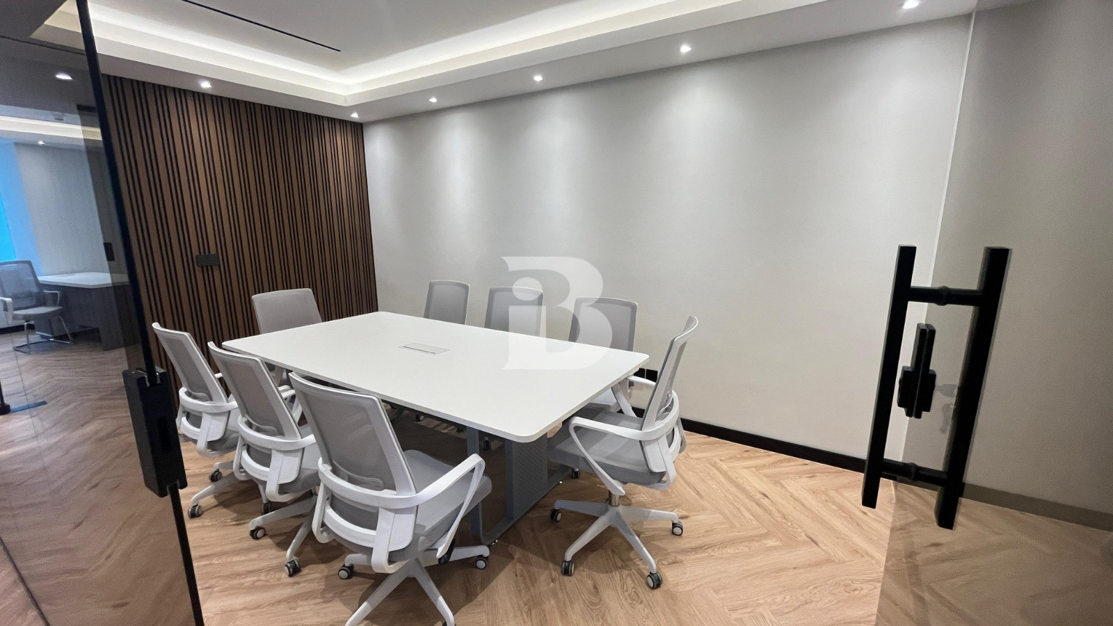 Fitted | Canal View | Vacant