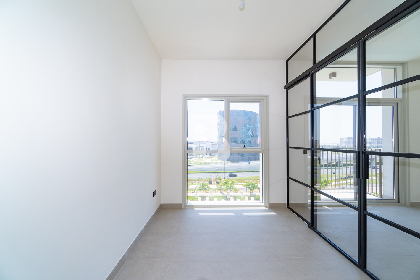 MODERN UNIT | UNFURNISHED | 2BR