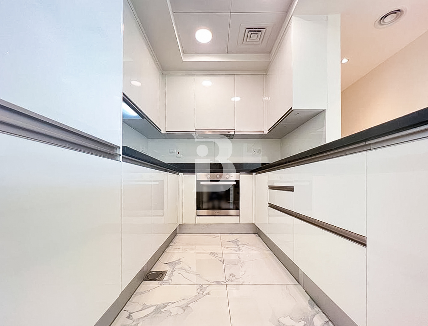 Spacious | Kitchen Equipped | Direct access to Canal