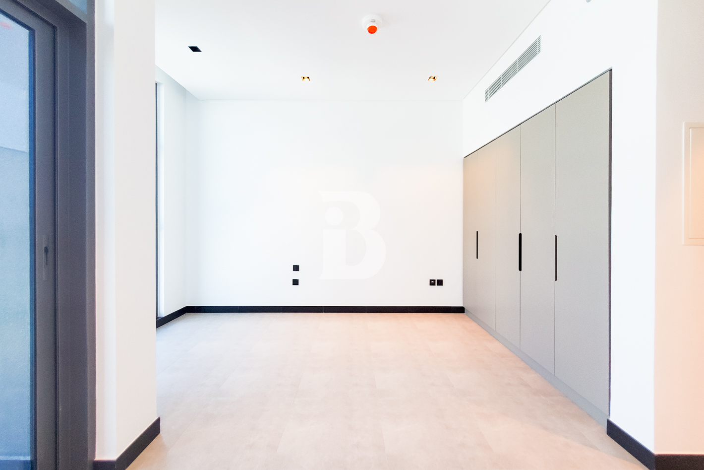 LUXURIOUS | BRIGHT | EXCLUSIVE-MUST VIEW