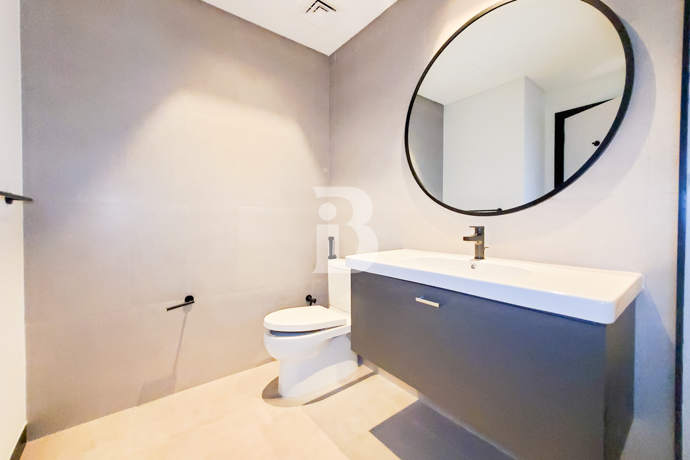 UNFURNISHED | KITCHEN EQUIPPED | VACANT