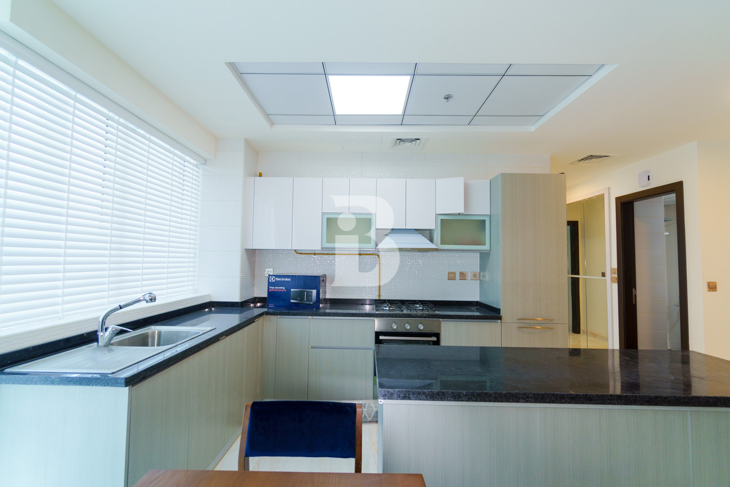 FULLY-FURNISHED | HIGH FLOOR | READY TO MOVE IN