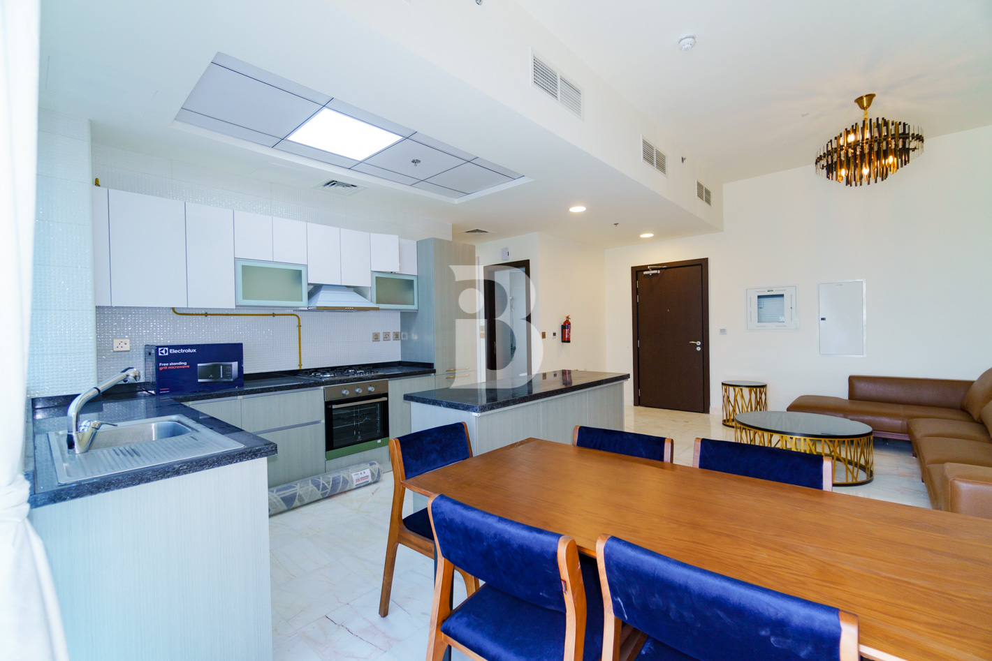 FULLY-FURNISHED | HIGH FLOOR | READY TO MOVE IN