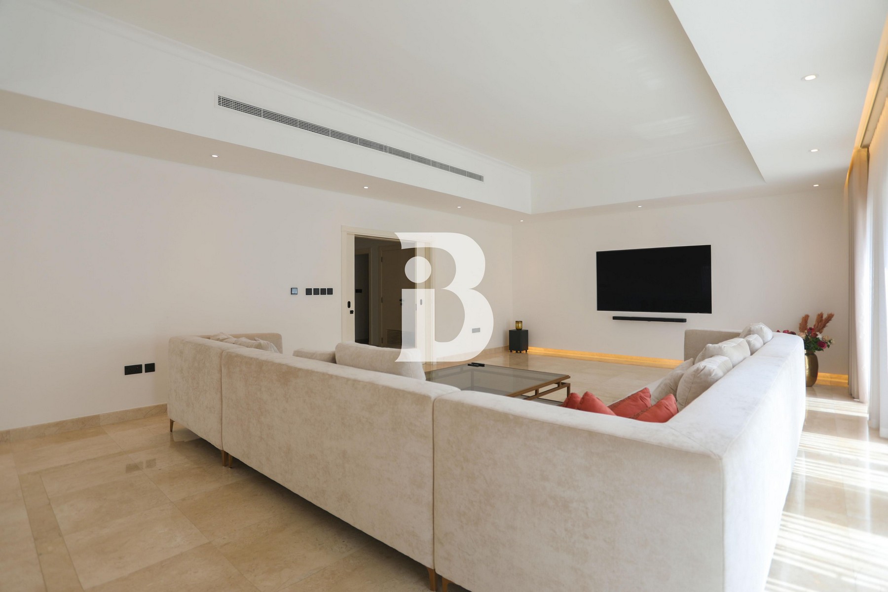 Corner | Single row | Vastu | Furnished