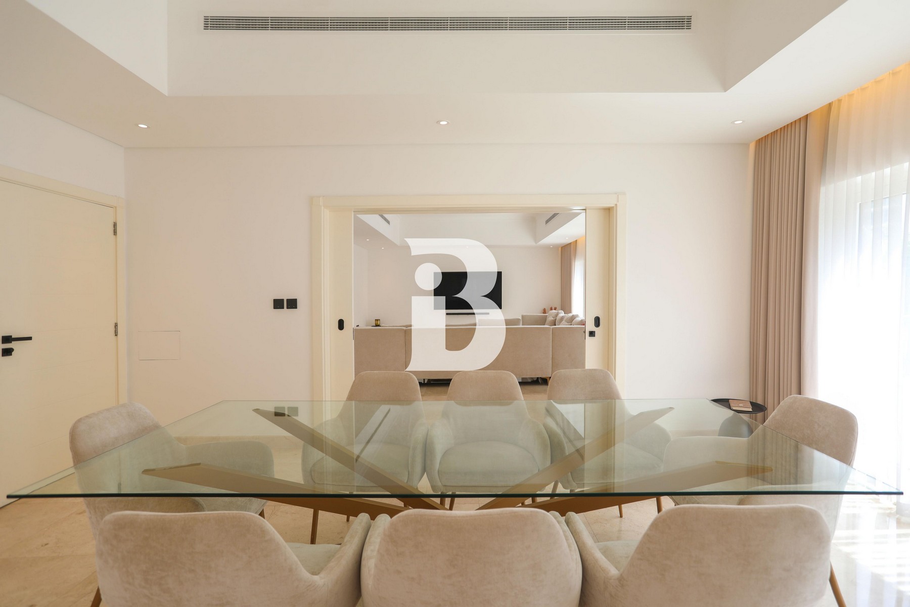 Corner | Single row | Vastu | Furnished