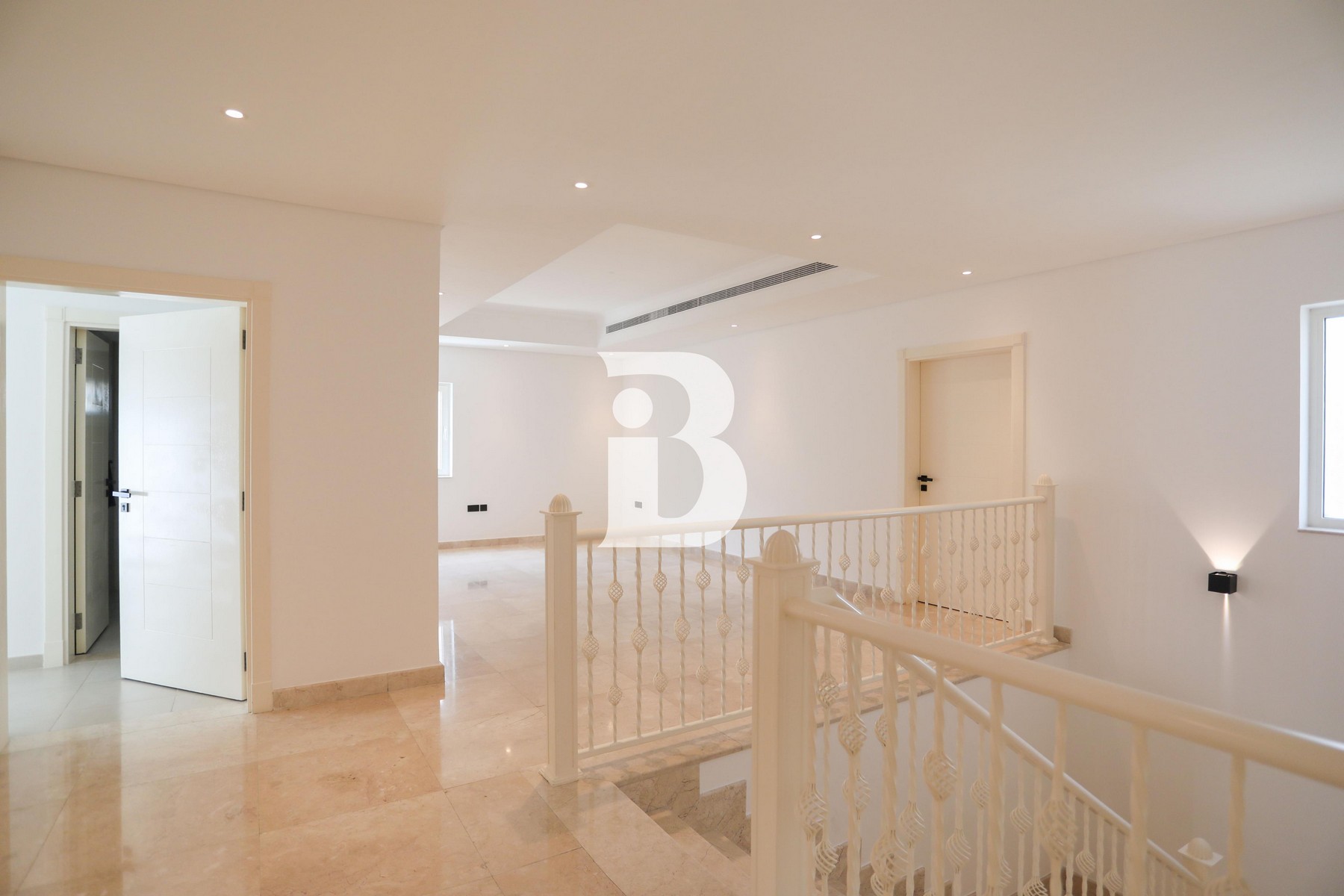 Corner | Single row | Vastu | Furnished