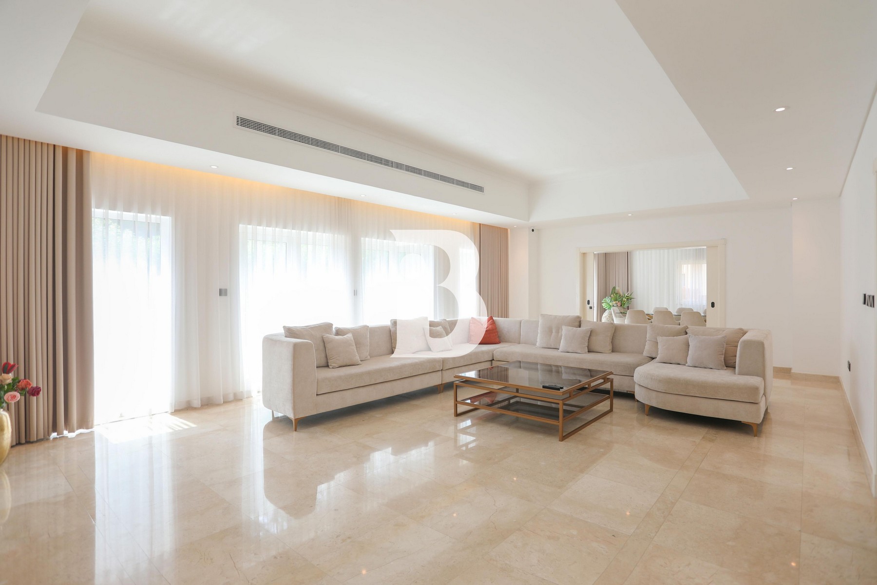 Corner | Single row | Vastu | Furnished