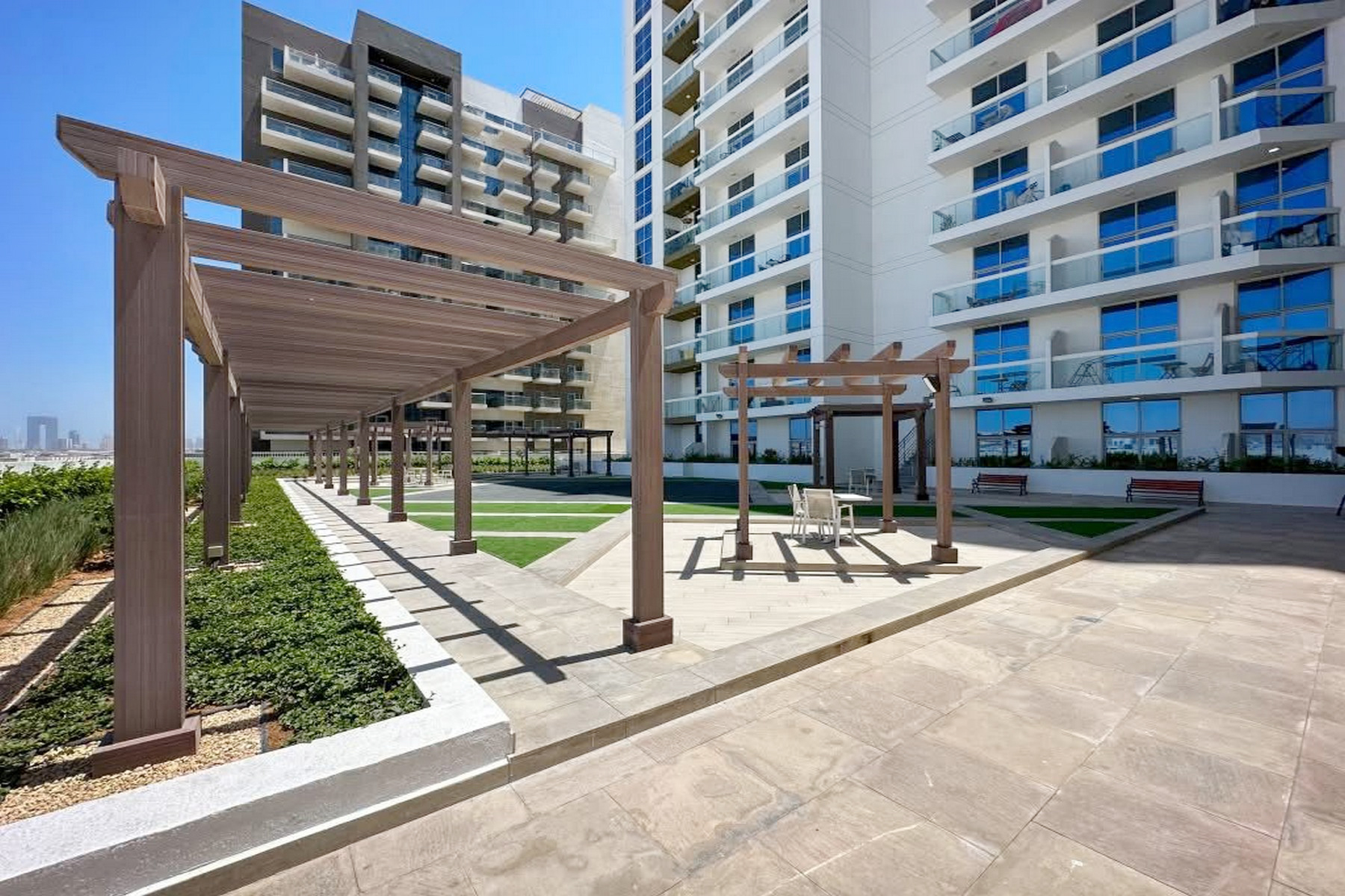 VACANT | WELL MAINTAINED | COMMUNITY VIEW