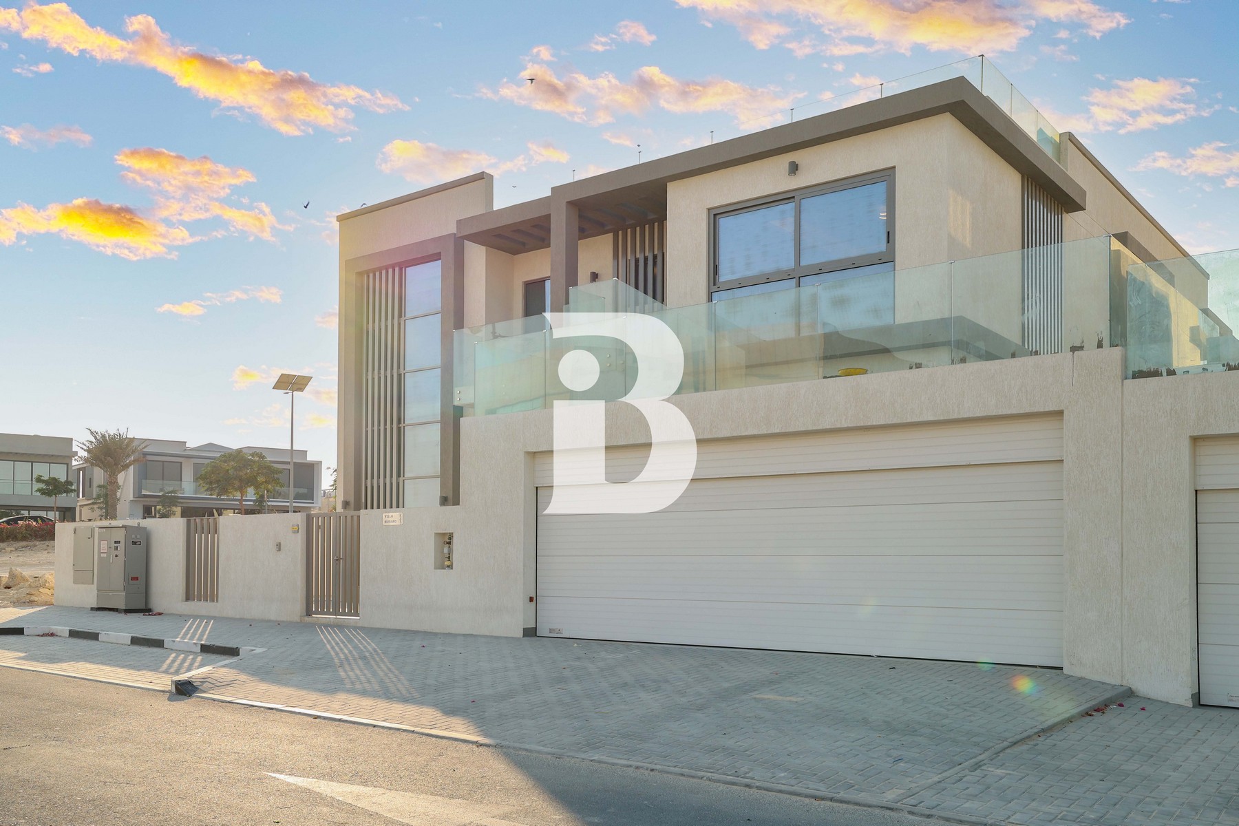 Rare Villa with Roof Top Access|Vacant and Ready