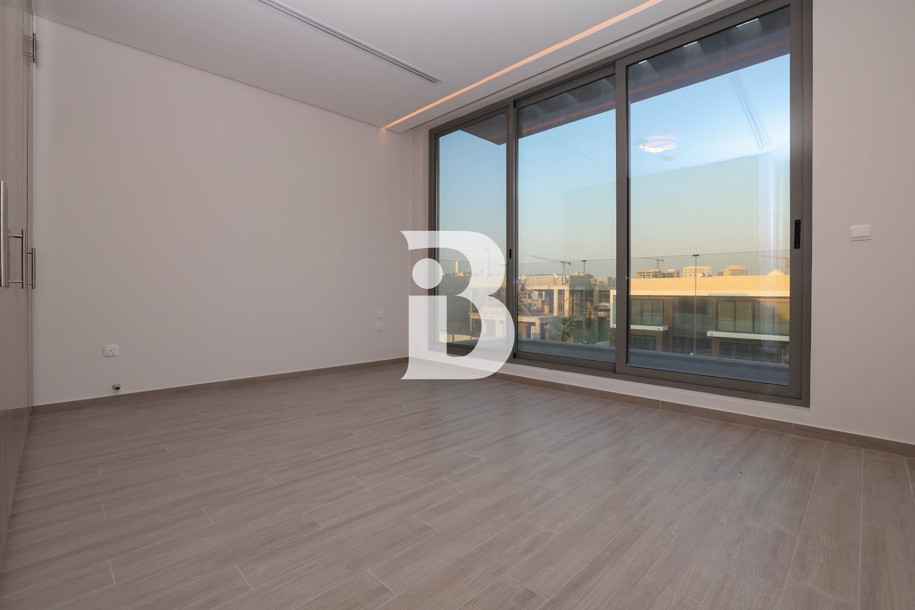 Must see! Roof Top access, Maid and Driver room