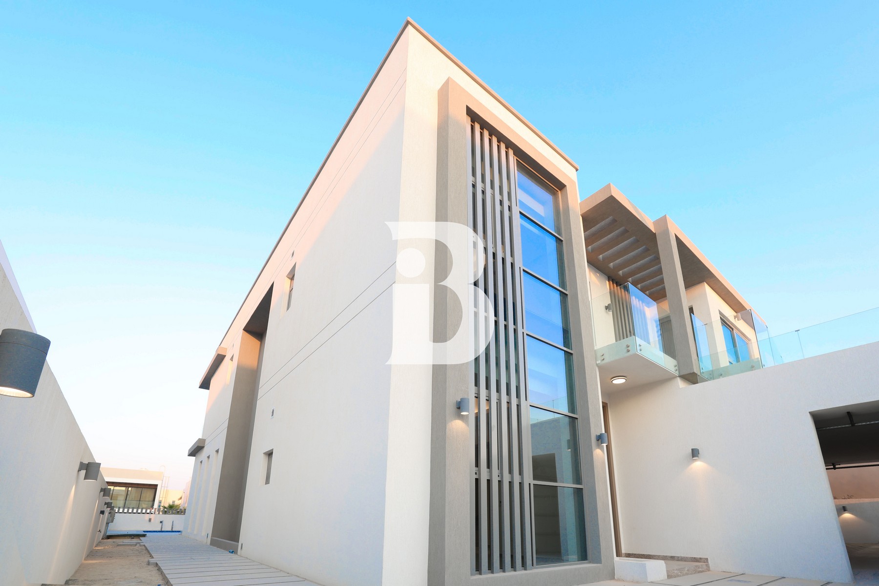 Must see! Roof Top access, Maid and Driver room