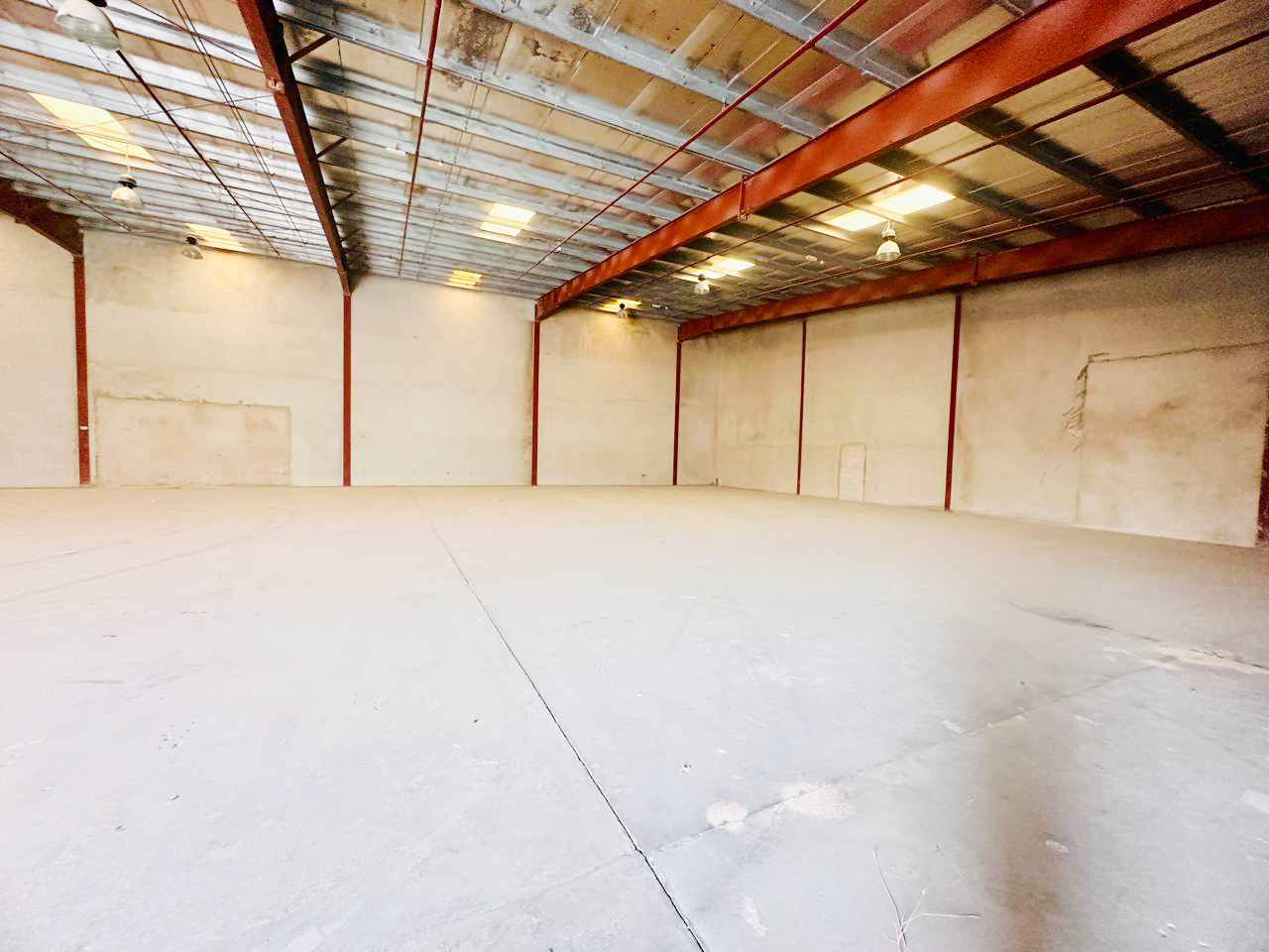 Spacious Warehouse I Prime Location I High Ceiling