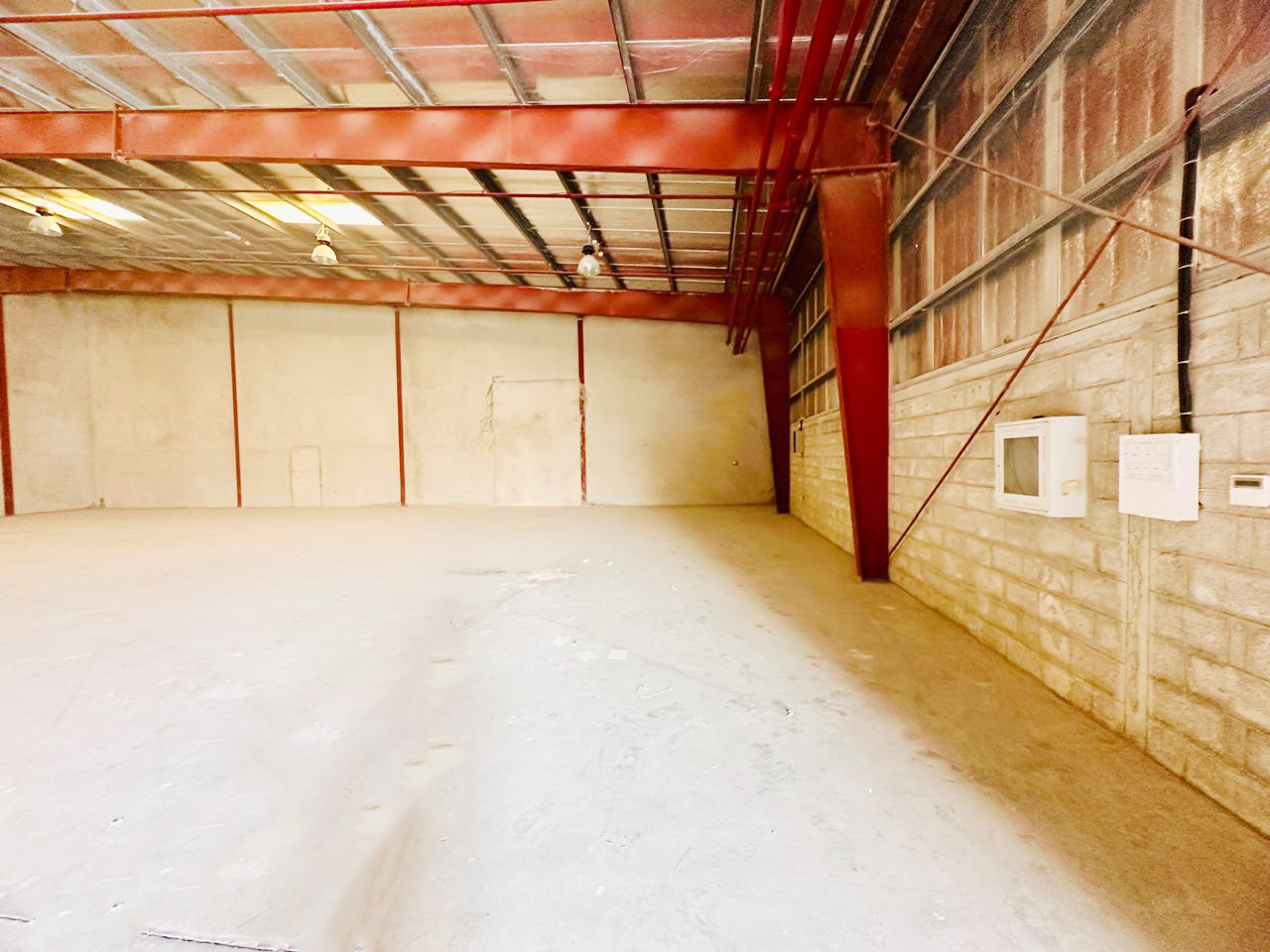 Spacious Warehouse I Prime Location I High Ceiling