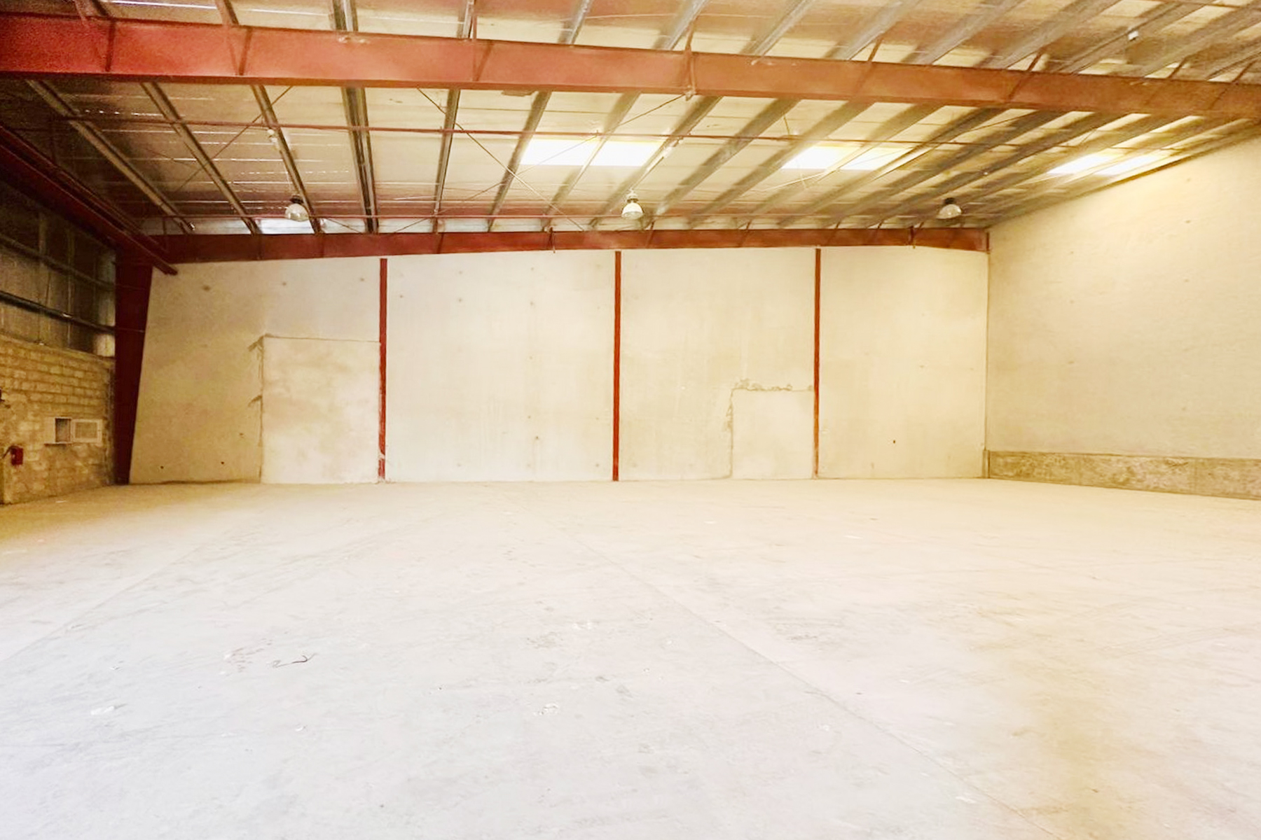 Spacious Warehouse in DIP with High Ceiling