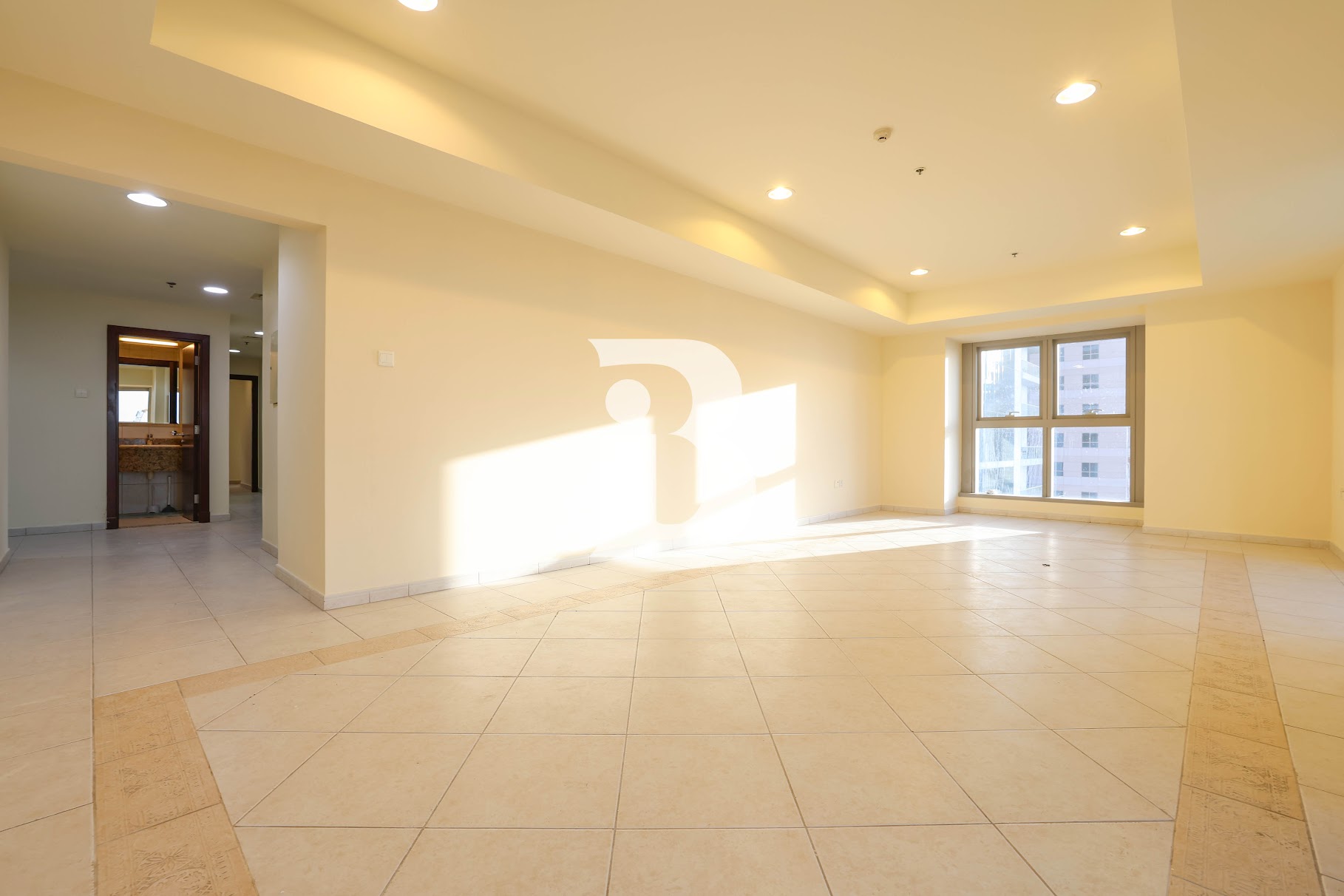 Sea &amp; Palm Views | Spacious | Vacant