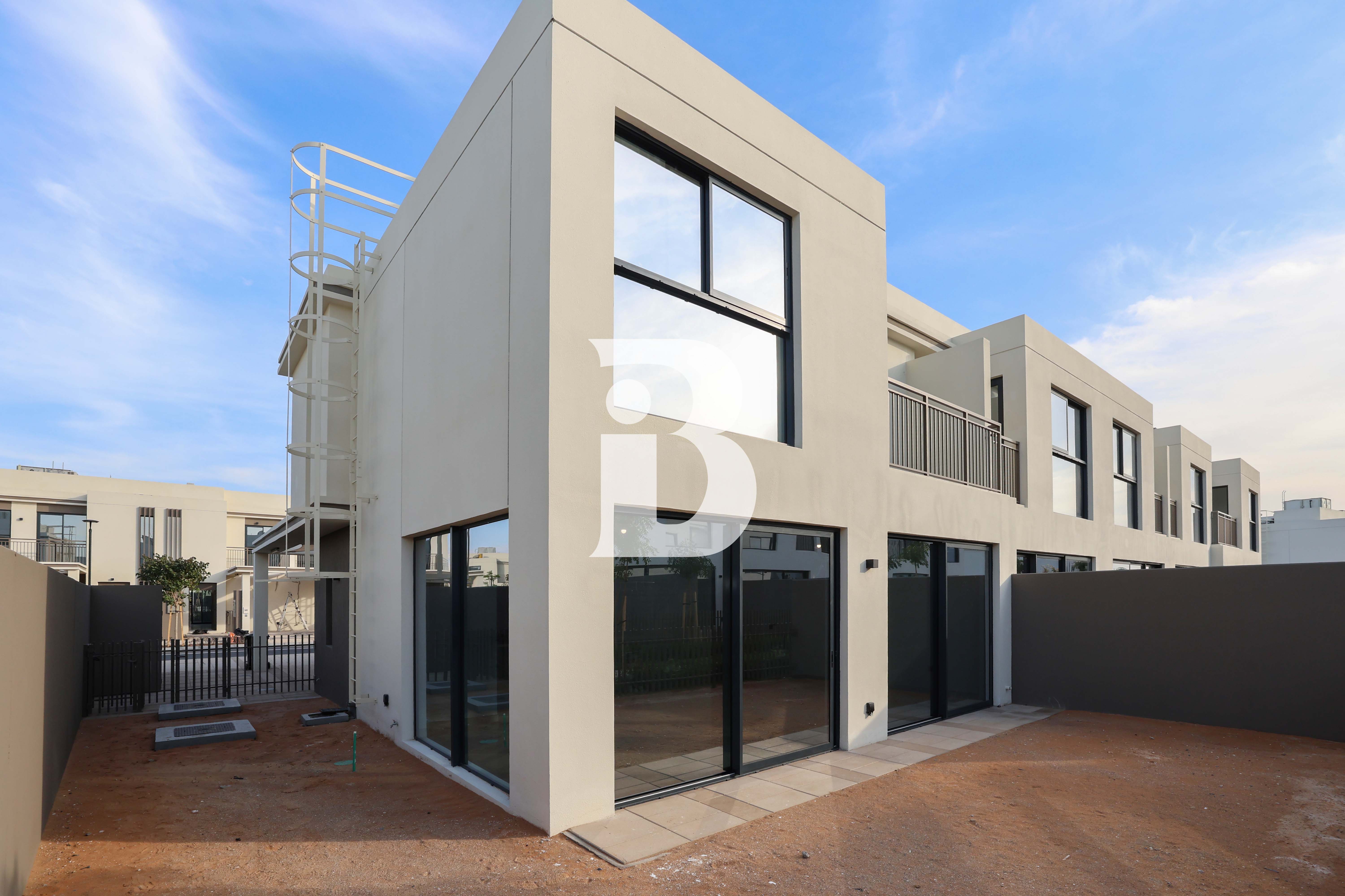 Luxurious 3 bedroom Townhouse on Falcon Island. 2