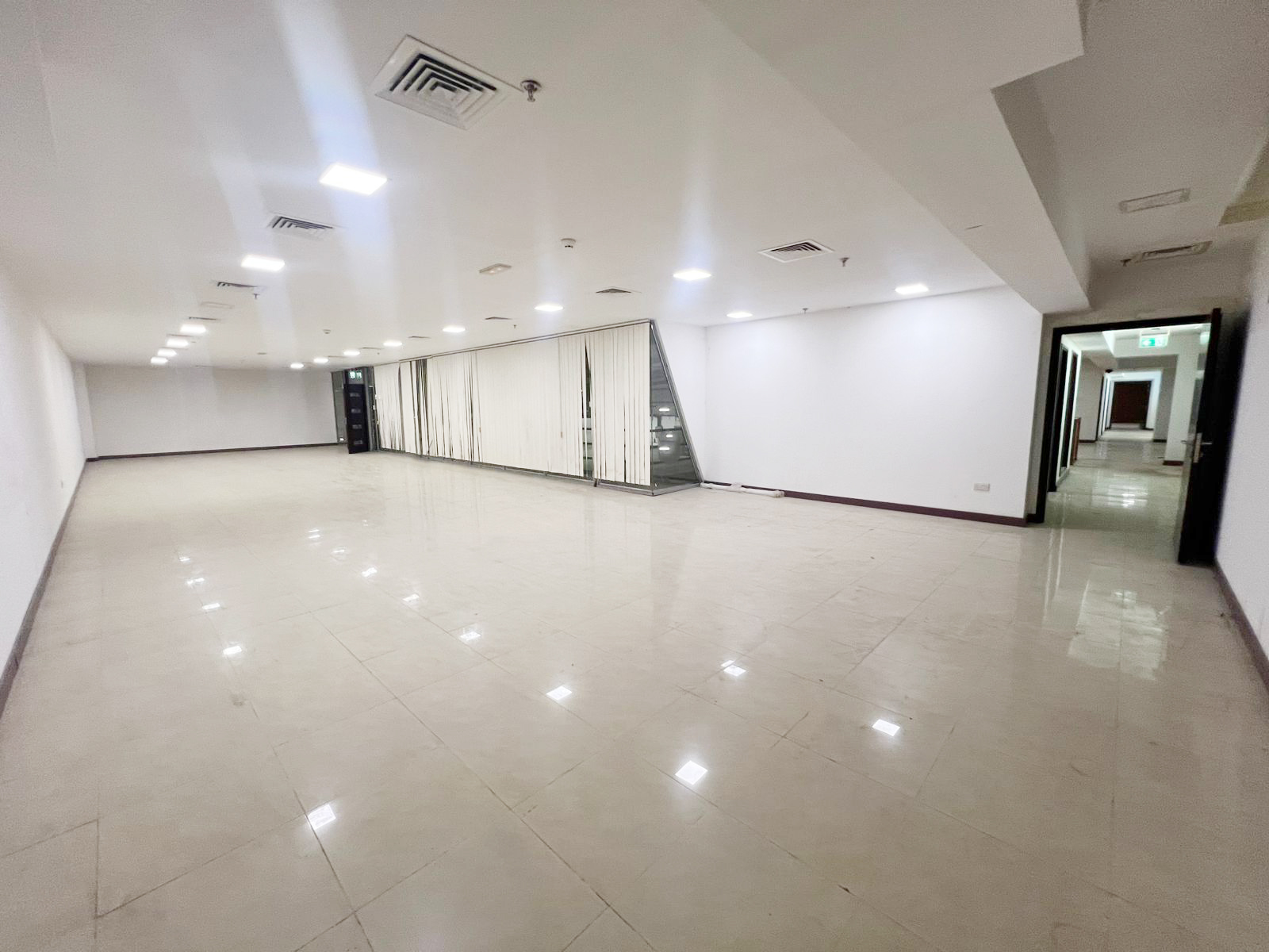Only 56 per sqft Unique 400 KW 26000 sqft Industrial Warehouse in DIP 1