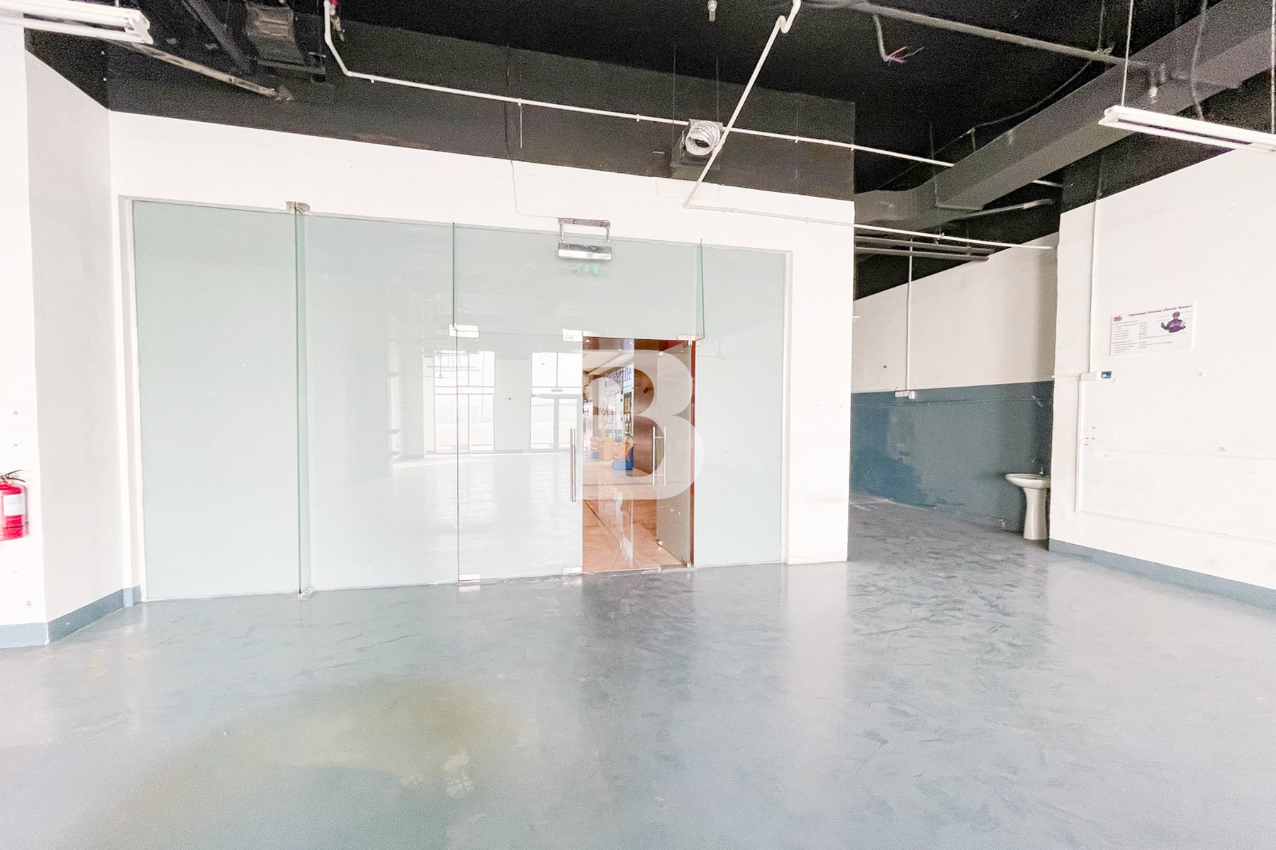 Fitted Retail | Prime Location | Next to Metro