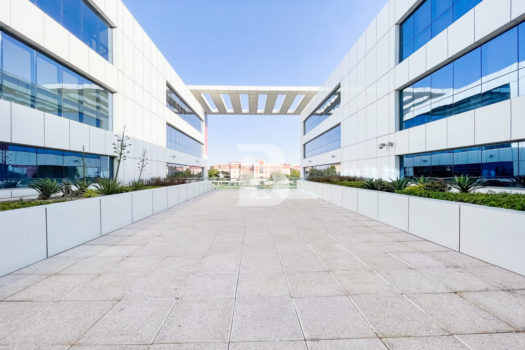 Fitted Retail | Prime Location | Next to Metro