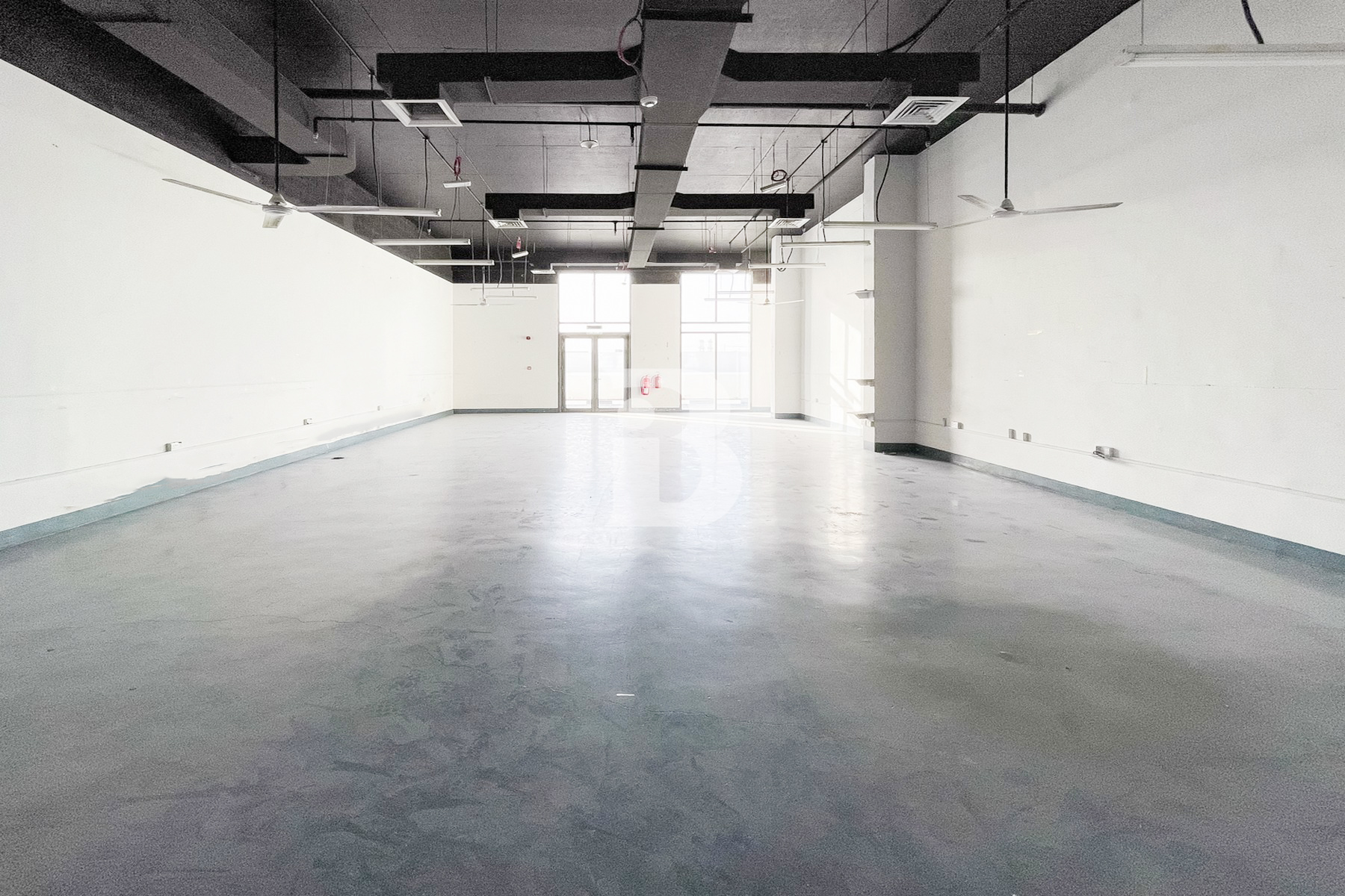 Fitted Retail | Prime Location | Next to Metro