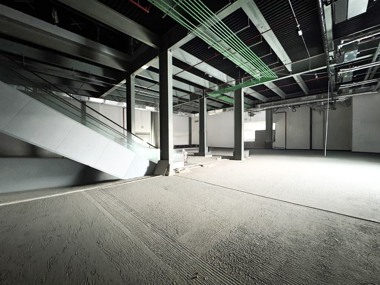 Prime Location Hypermarket for Lease
