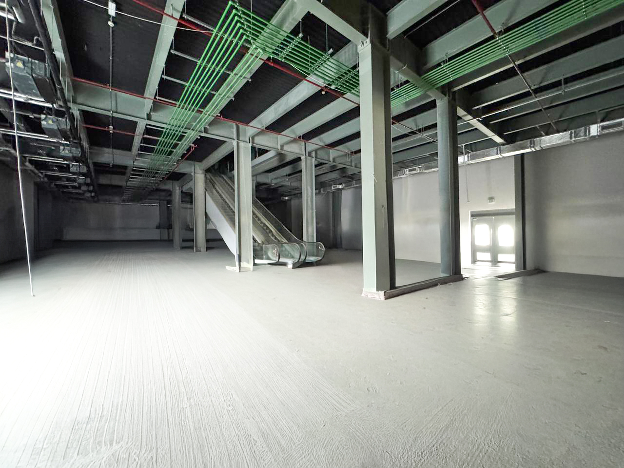 Prime Location Hypermarket for Lease