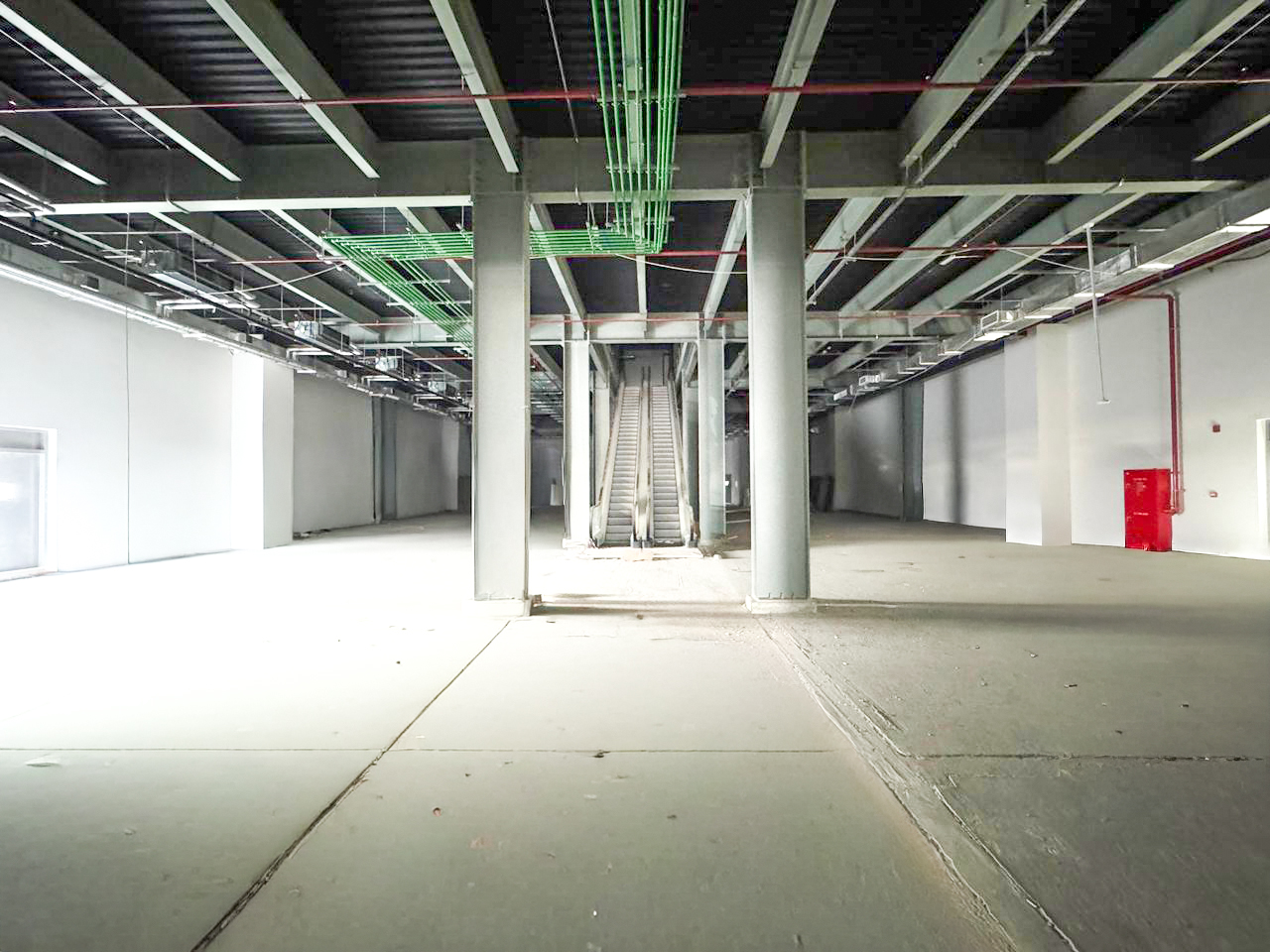 Prime Location Hypermarket for Lease