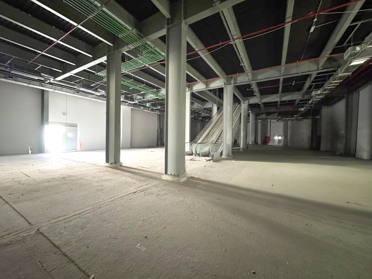 Prime Location Hypermarket for Lease