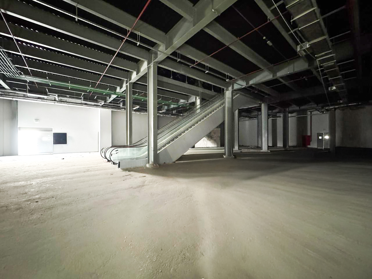 Prime Location Hypermarket for Lease