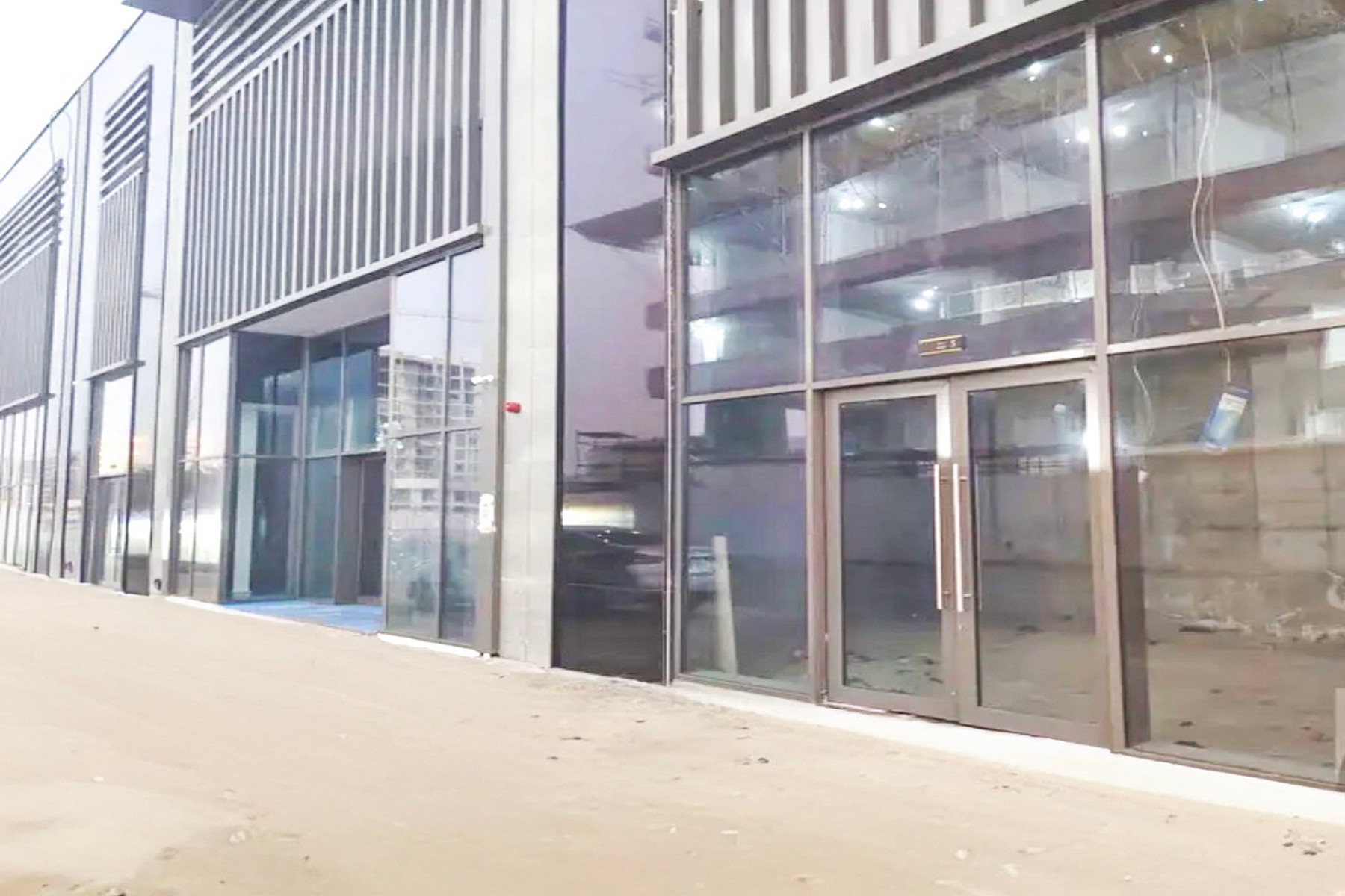 RETAIL UNIT | BRAND NEW | NEAR METRO |RENT 3