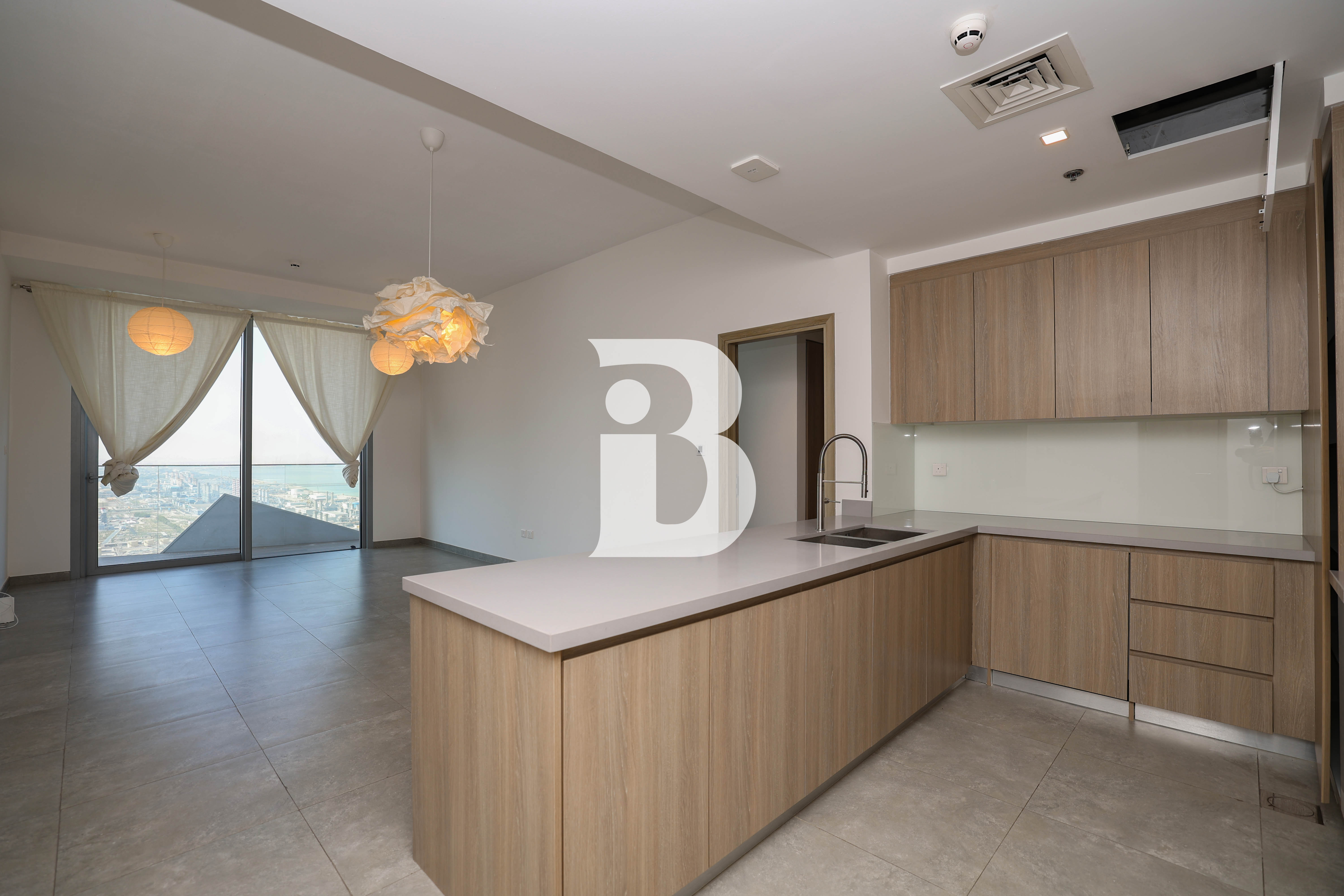 Sea View | Bright & Spacious | Vacant