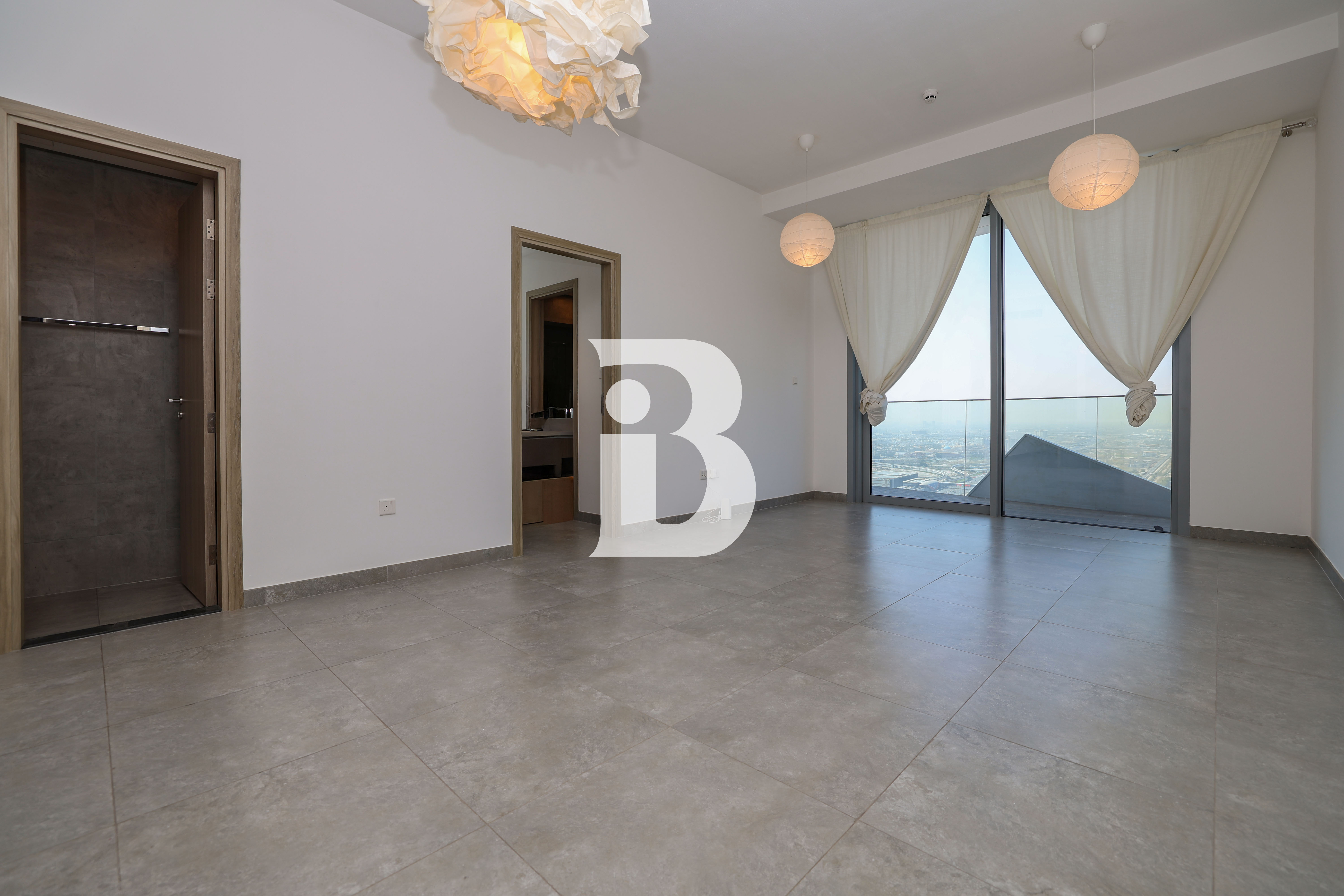 Sea View | Bright & Spacious | Vacant