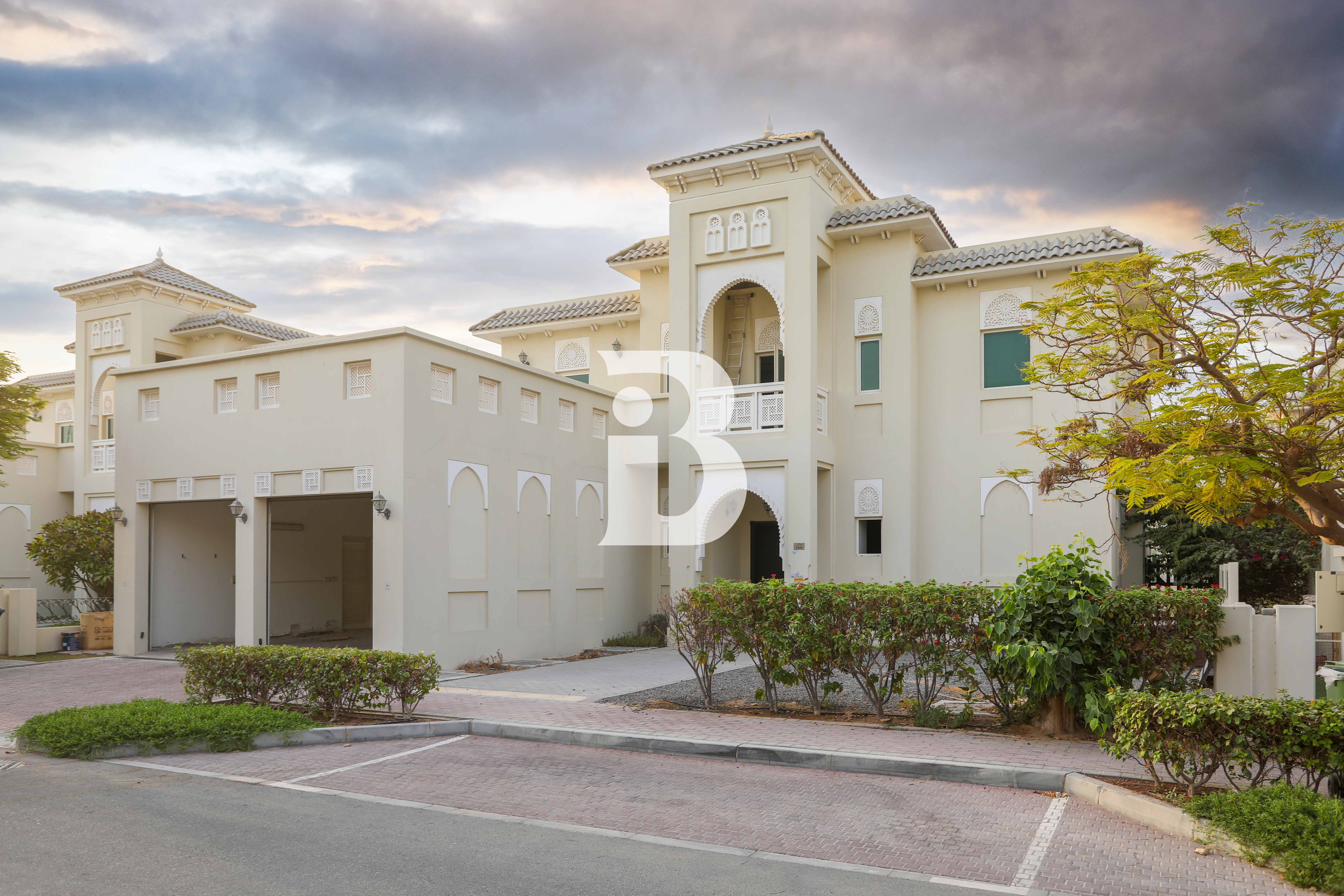 Exclusive | Corner | Pool | Internal