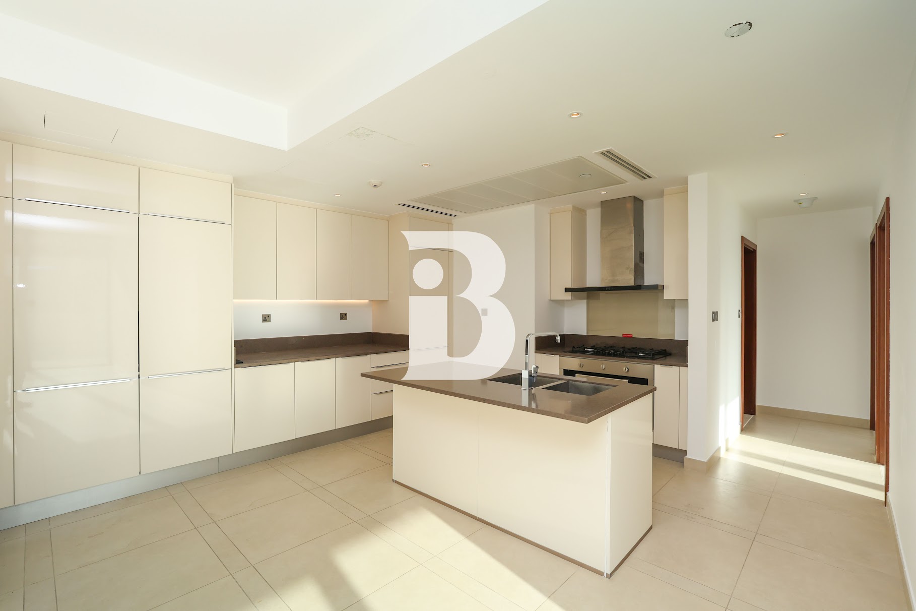 Canal Views | Spacious | Vacant