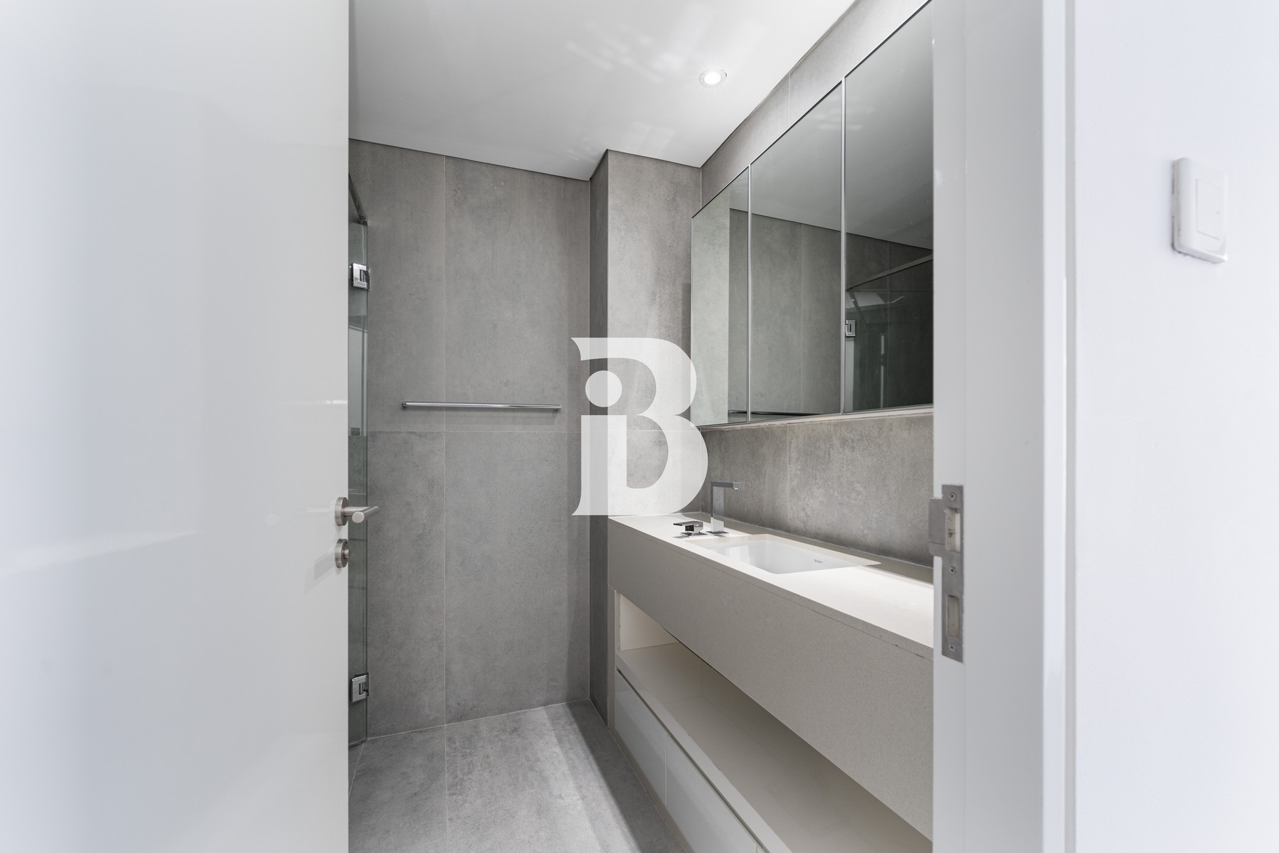 Modern 2BR | Upgraded | 5 star Amenities