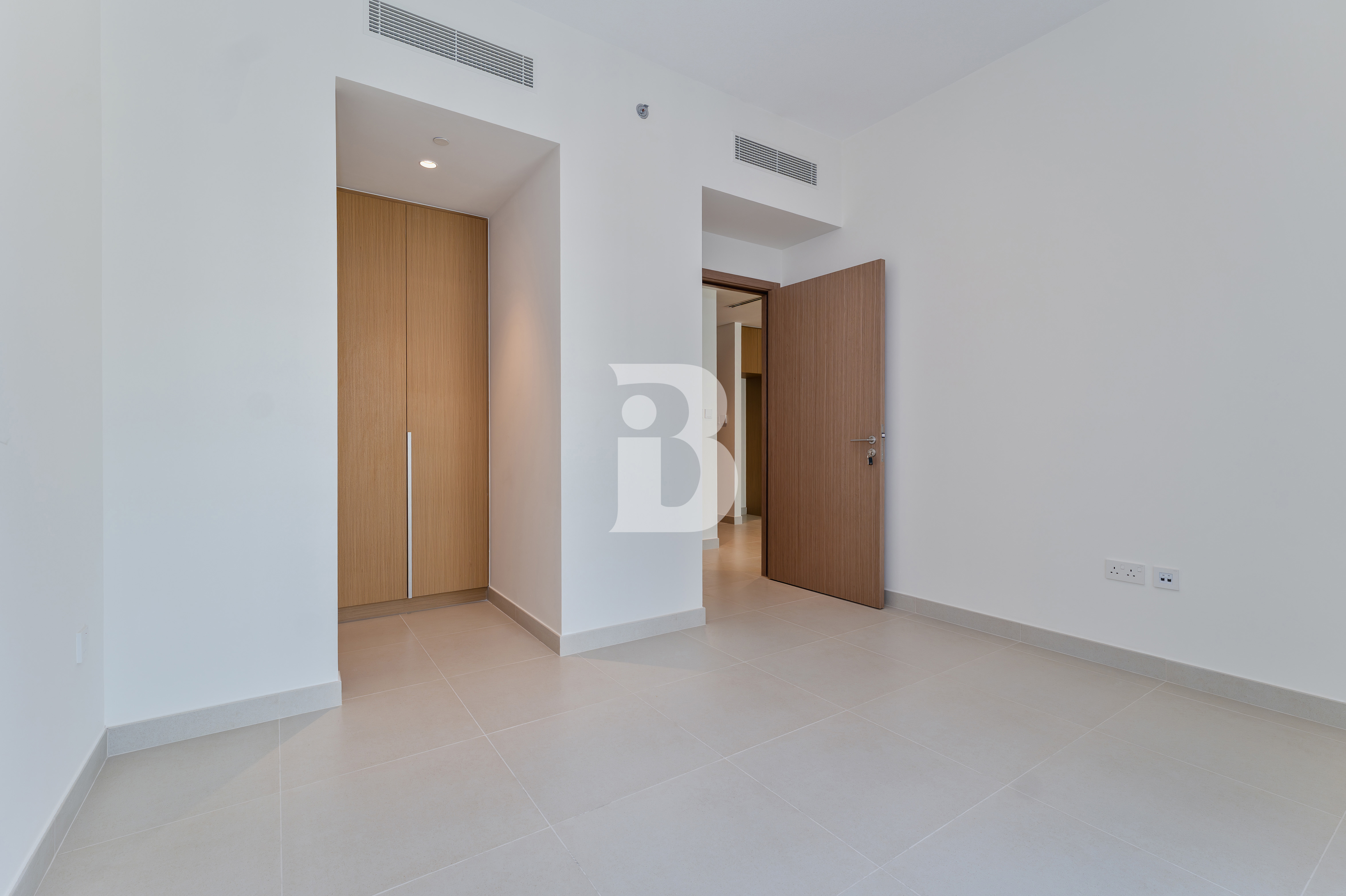 Premium Unit | Pool view | Negotiable 3