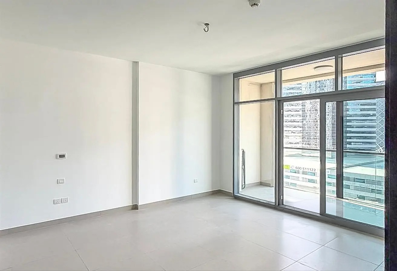 UNFURNISHED | SPACIOUS | READY TO MOVE IN