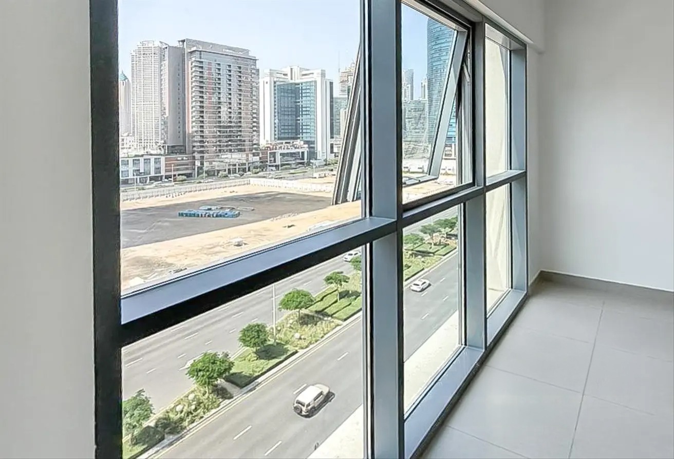 UNFURNISHED | SPACIOUS | READY TO MOVE IN