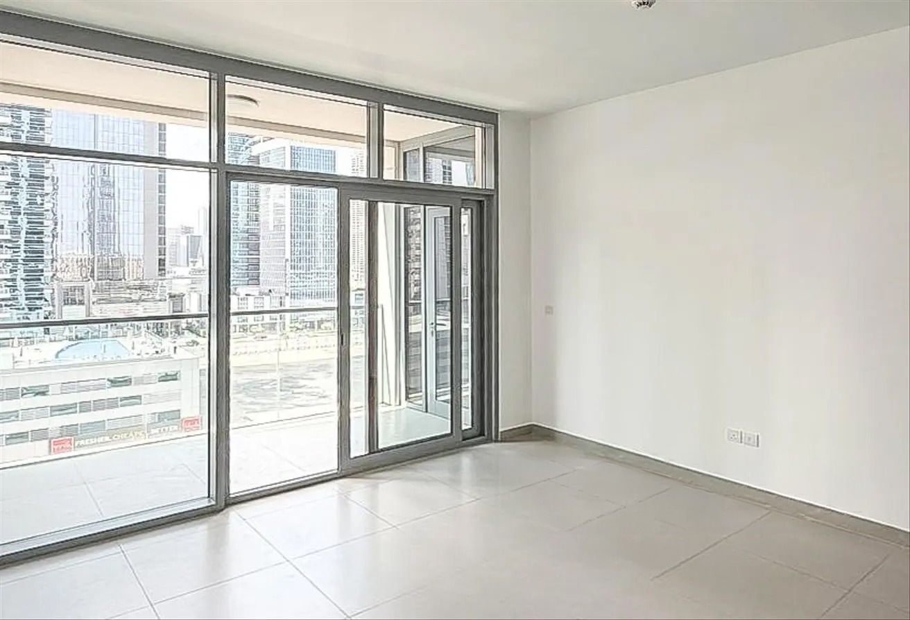 UNFURNISHED | SPACIOUS | READY TO MOVE IN