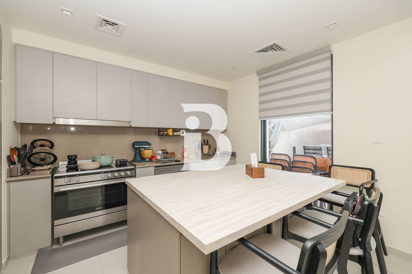 3 side corner | VOT | Largest Plot