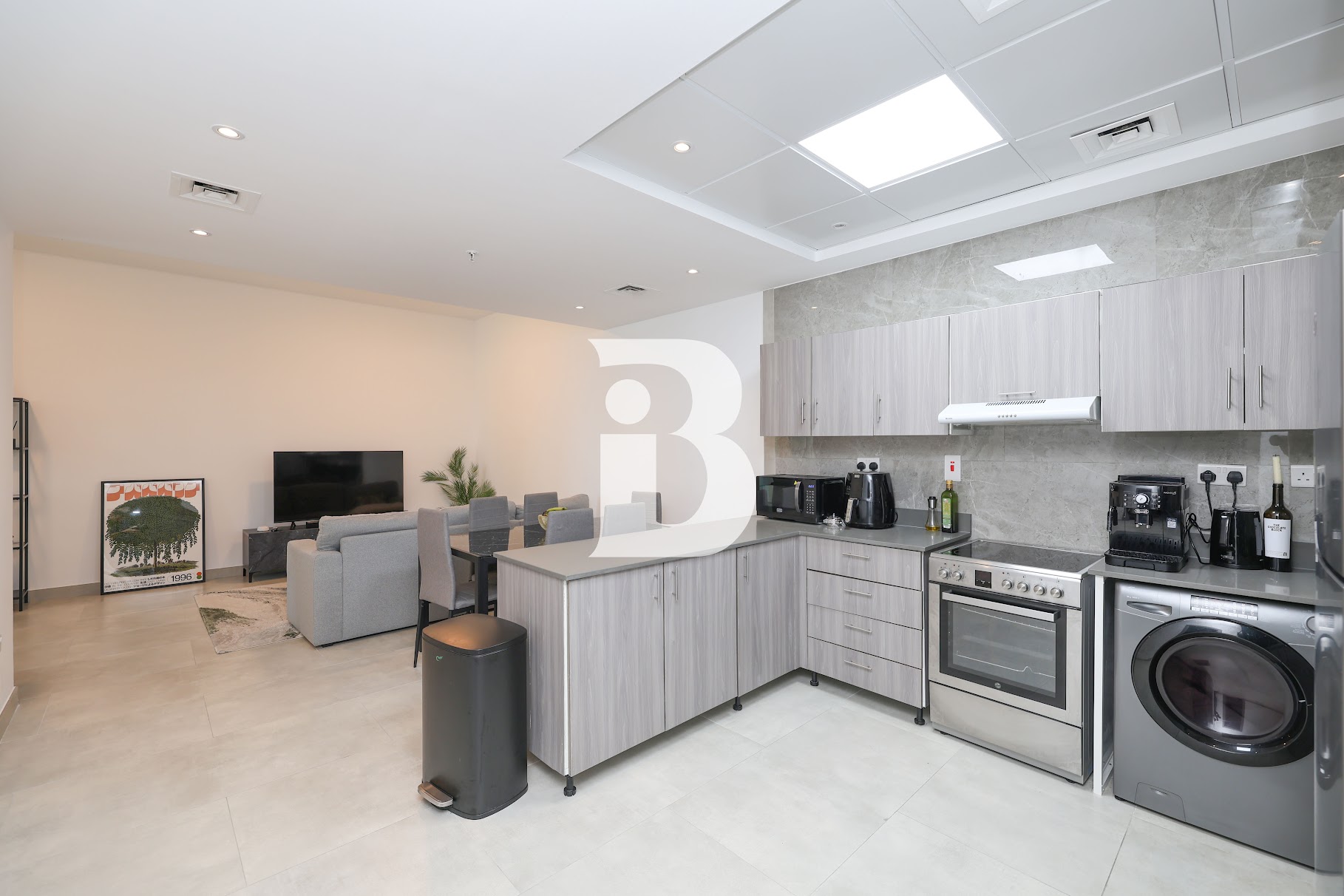 Bright &amp; Spacious | Multiple Cheques | Vacant