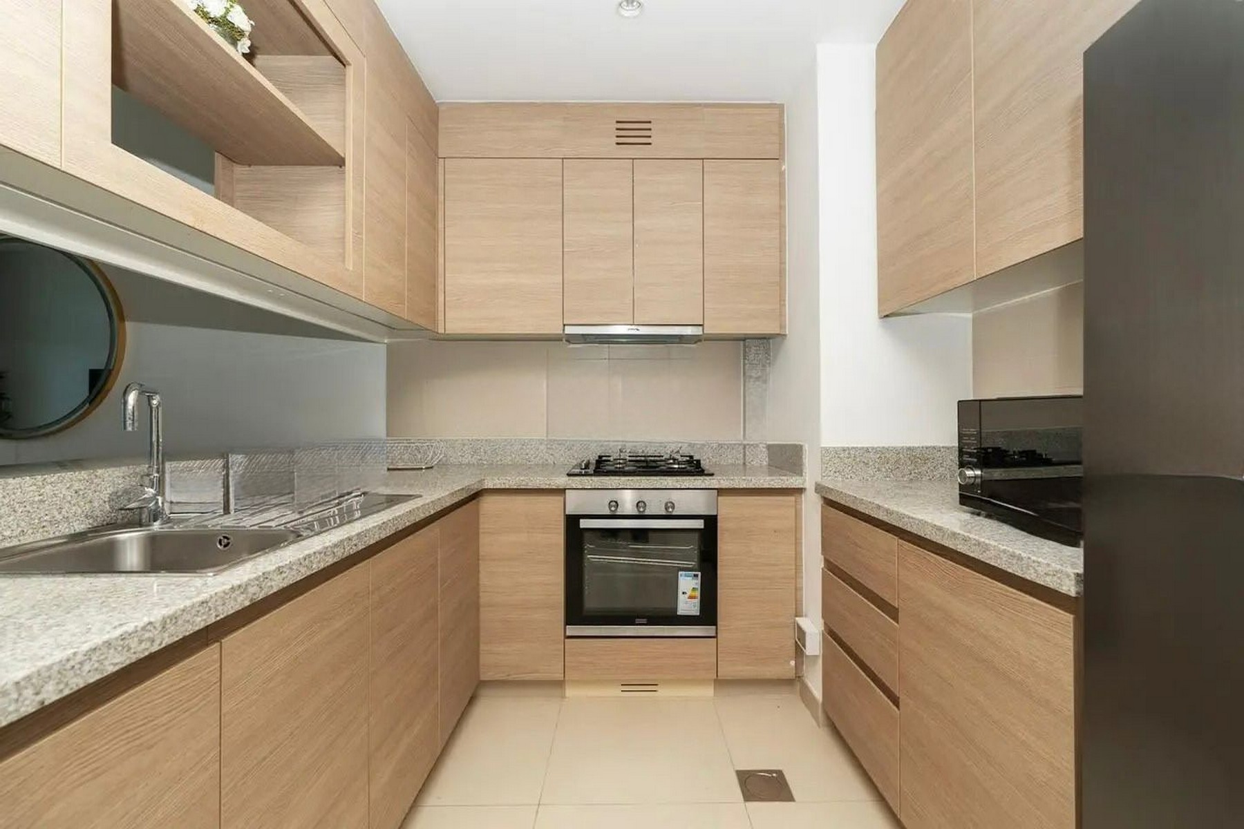 Elegant Parkside Living | Bright Layout | Prime